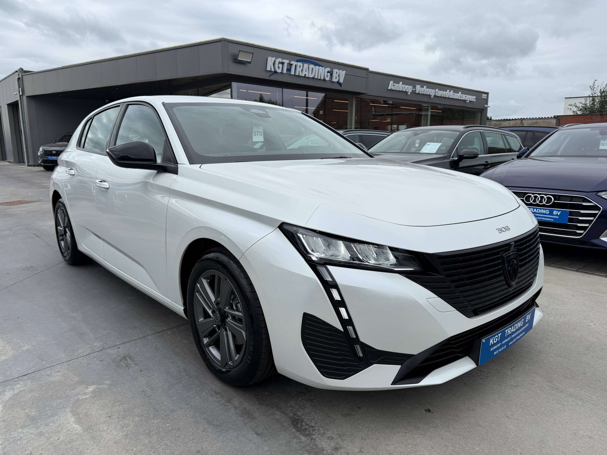 8afda8e2-235c-42f7-8a26-0b19f86080e43-peugeot-308-1-2i-130pk-automaat-5-deurs-full-led-carplay-navigatie-bluetooth-pdc-alu.jpg