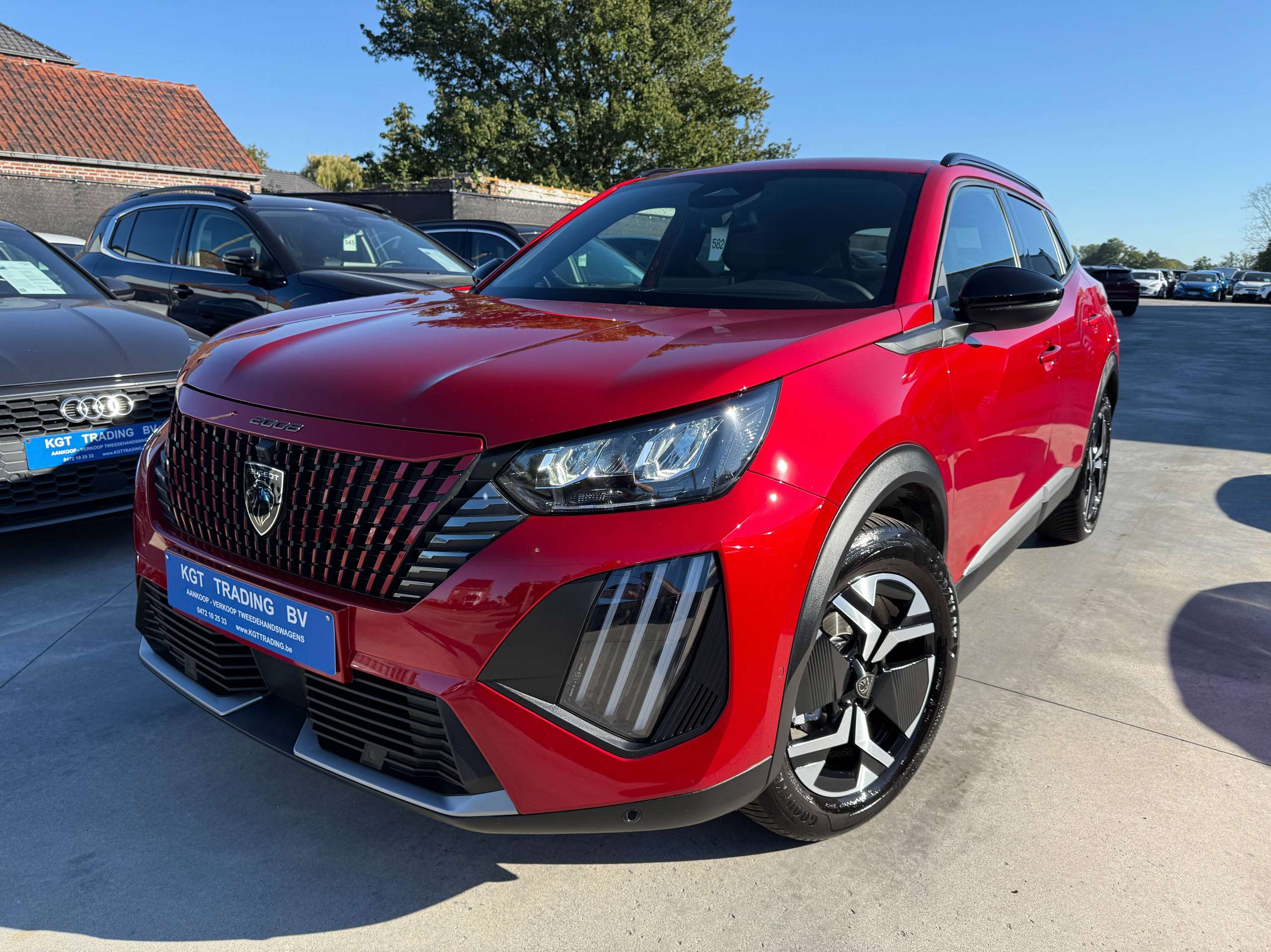 90d8d069-2bd1-47a9-bab8-9fd2ce4bd65b1-peugeot-2008-1-2i-turbo-allure-360-camera-navigatie-full-led-carplay-leder-bluetooth-dab-alu.jpg