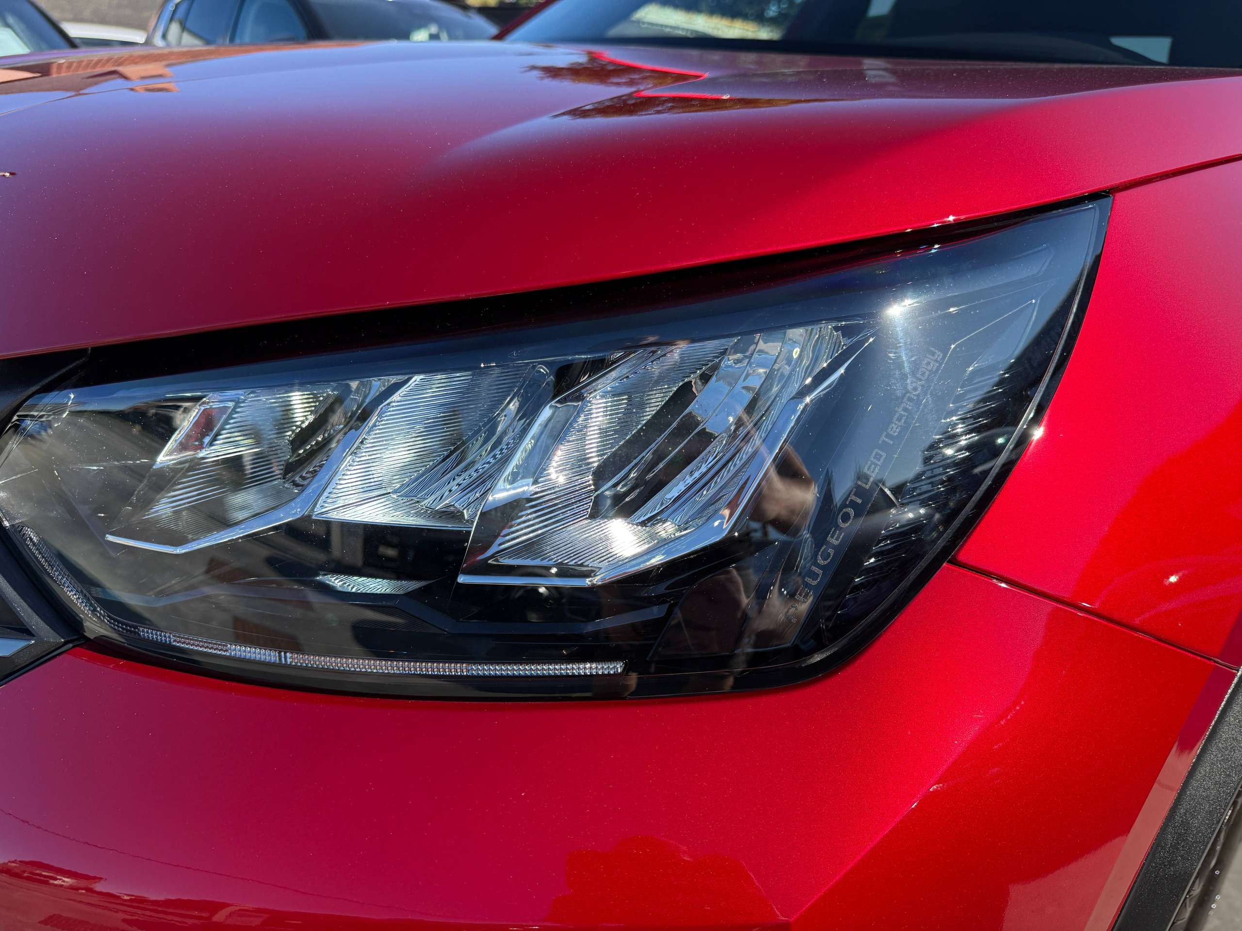 90d8d069-2bd1-47a9-bab8-9fd2ce4bd65b11-peugeot-2008-1-2i-turbo-allure-360-camera-navigatie-full-led-carplay-leder-bluetooth-dab-alu.jpg