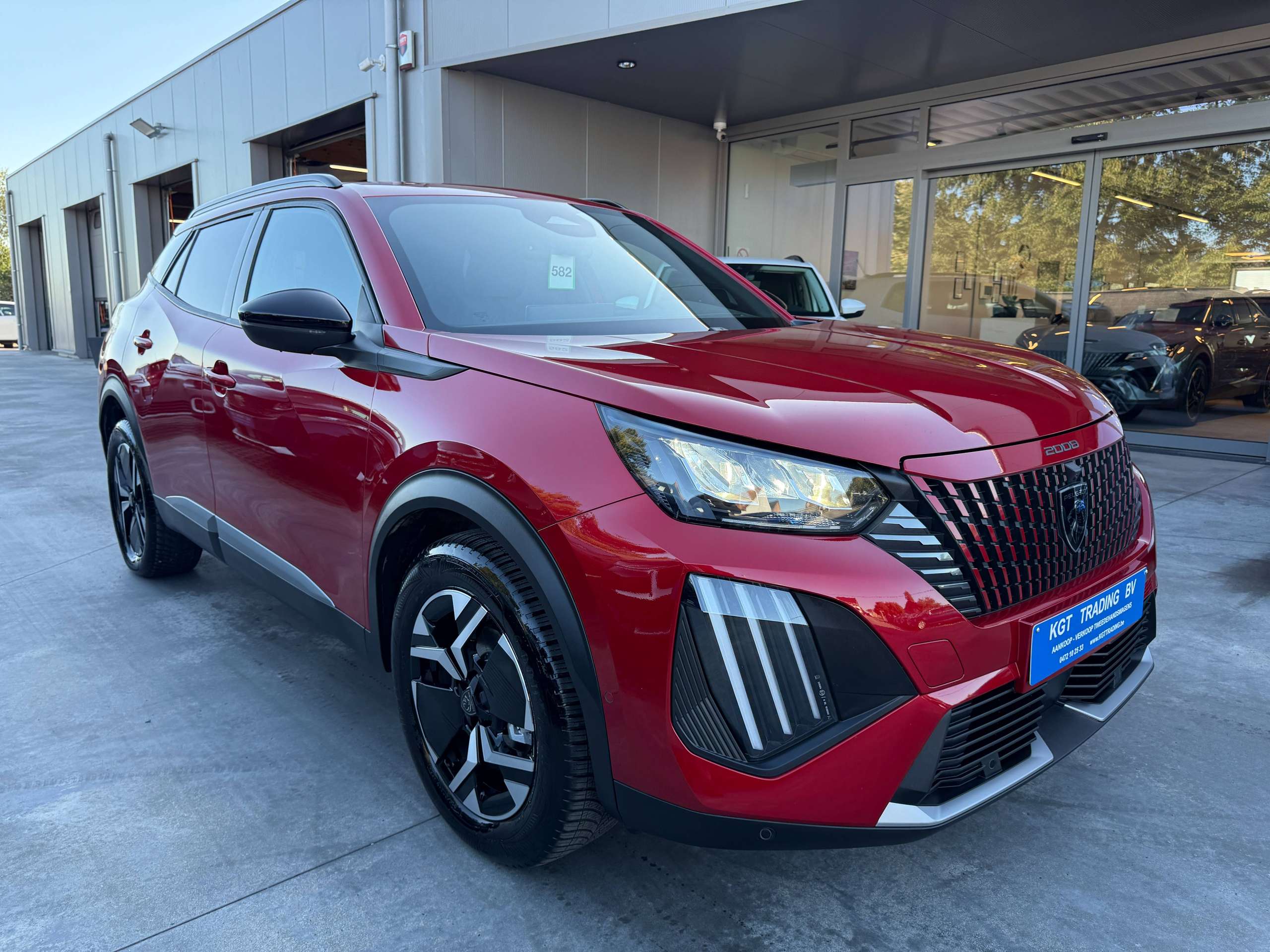 90d8d069-2bd1-47a9-bab8-9fd2ce4bd65b15-peugeot-2008-1-2i-turbo-allure-360-camera-navigatie-full-led-carplay-leder-bluetooth-dab-alu.jpg