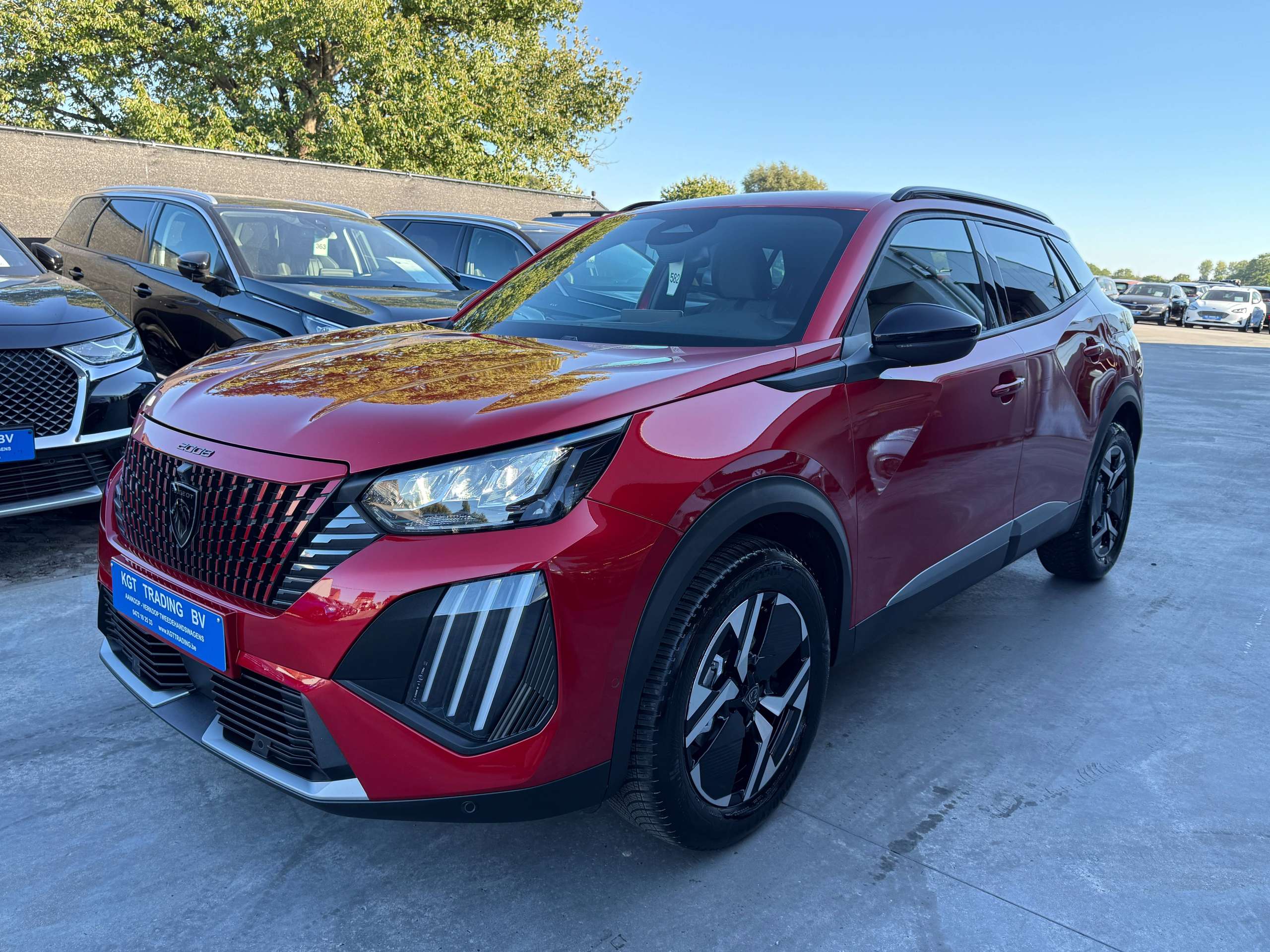 90d8d069-2bd1-47a9-bab8-9fd2ce4bd65b21-peugeot-2008-1-2i-turbo-allure-360-camera-navigatie-full-led-carplay-leder-bluetooth-dab-alu.jpg