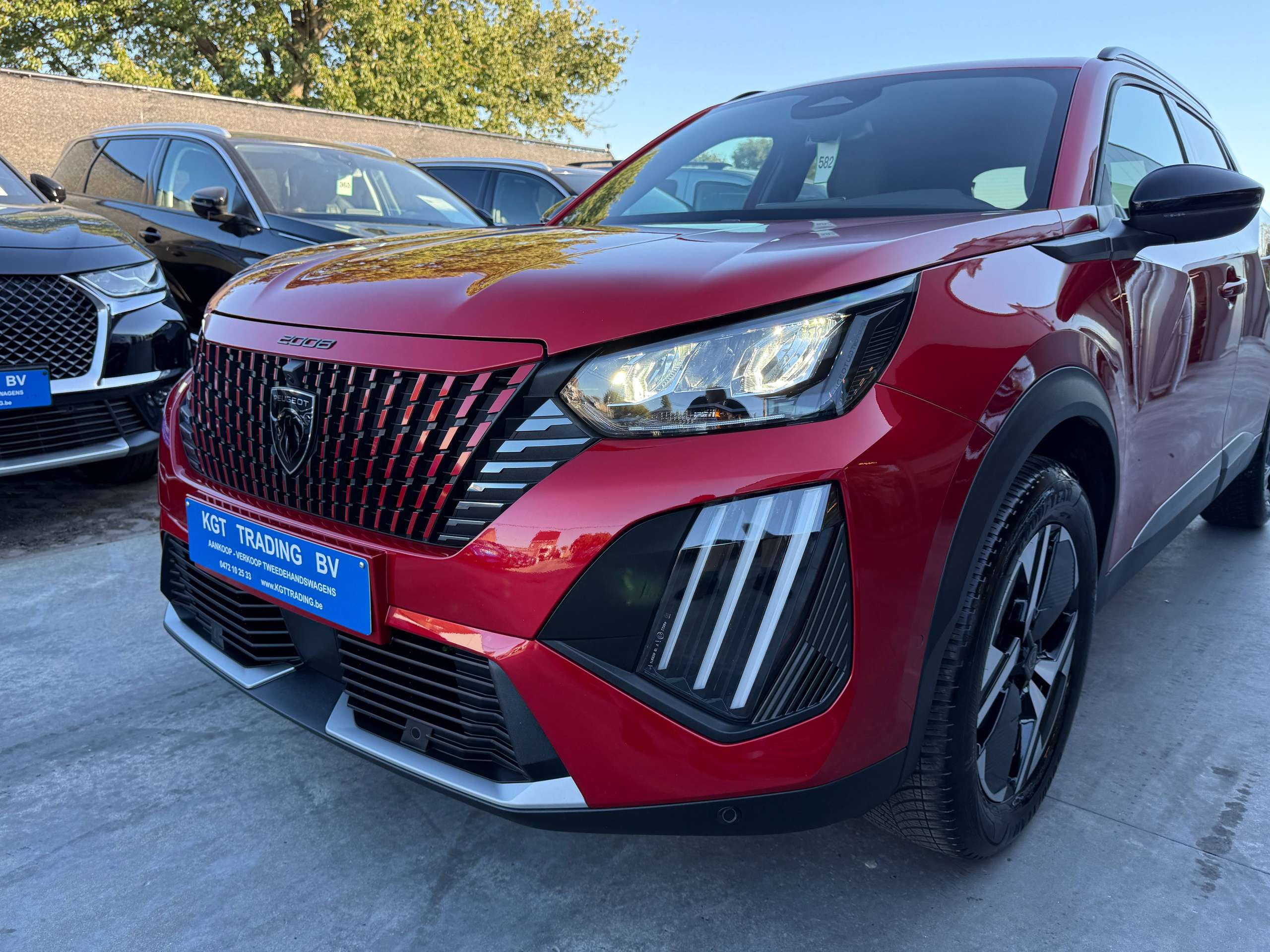 90d8d069-2bd1-47a9-bab8-9fd2ce4bd65b22-peugeot-2008-1-2i-turbo-allure-360-camera-navigatie-full-led-carplay-leder-bluetooth-dab-alu.jpg