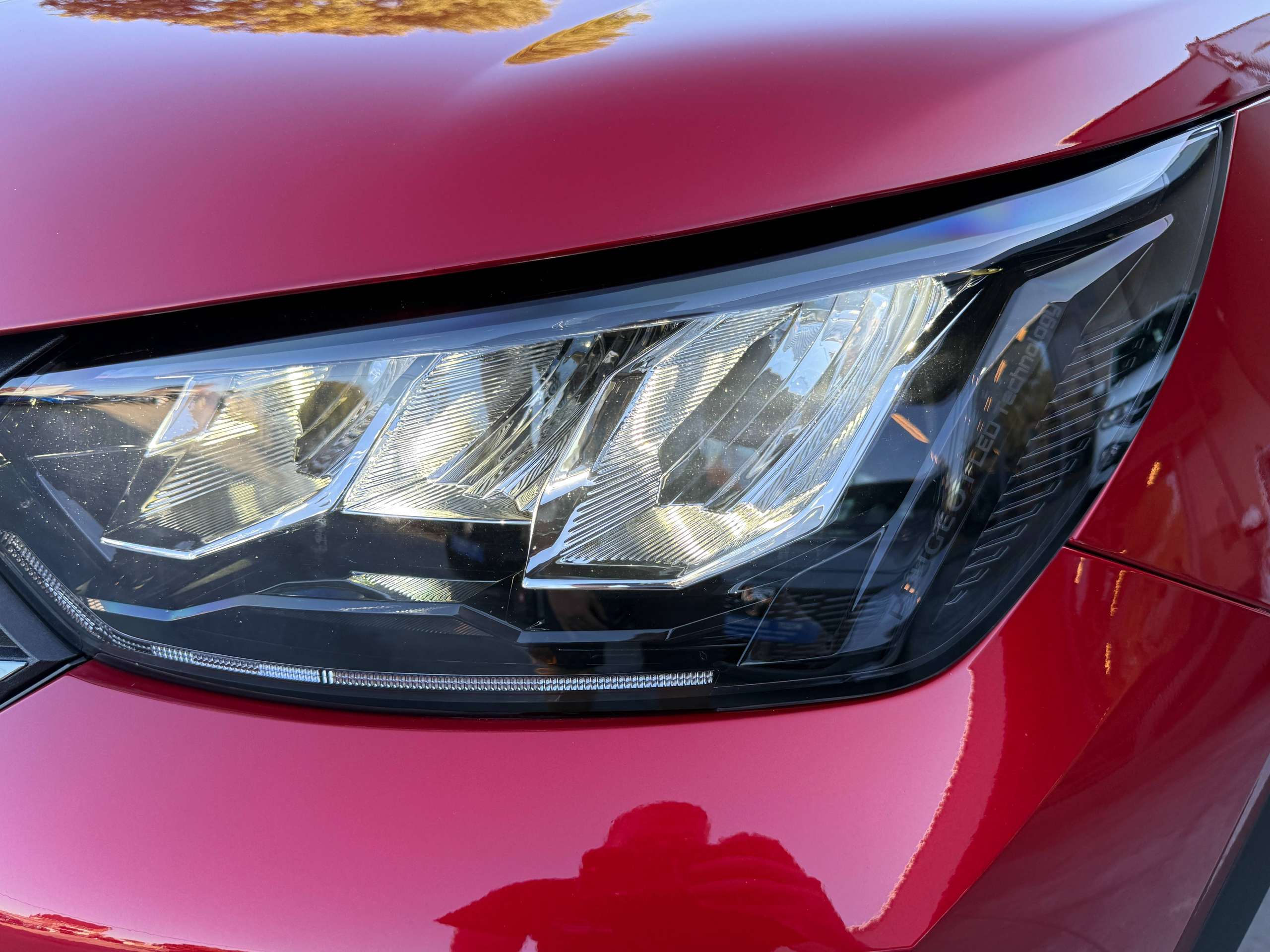 90d8d069-2bd1-47a9-bab8-9fd2ce4bd65b23-peugeot-2008-1-2i-turbo-allure-360-camera-navigatie-full-led-carplay-leder-bluetooth-dab-alu.jpg