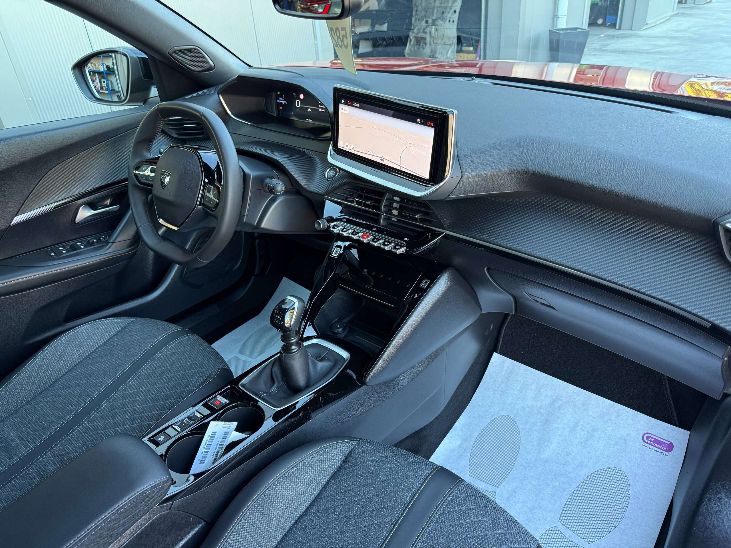 90d8d069-2bd1-47a9-bab8-9fd2ce4bd65b45-peugeot-2008-1-2i-turbo-allure-360-camera-navigatie-full-led-carplay-leder-bluetooth-dab-alu.jpg