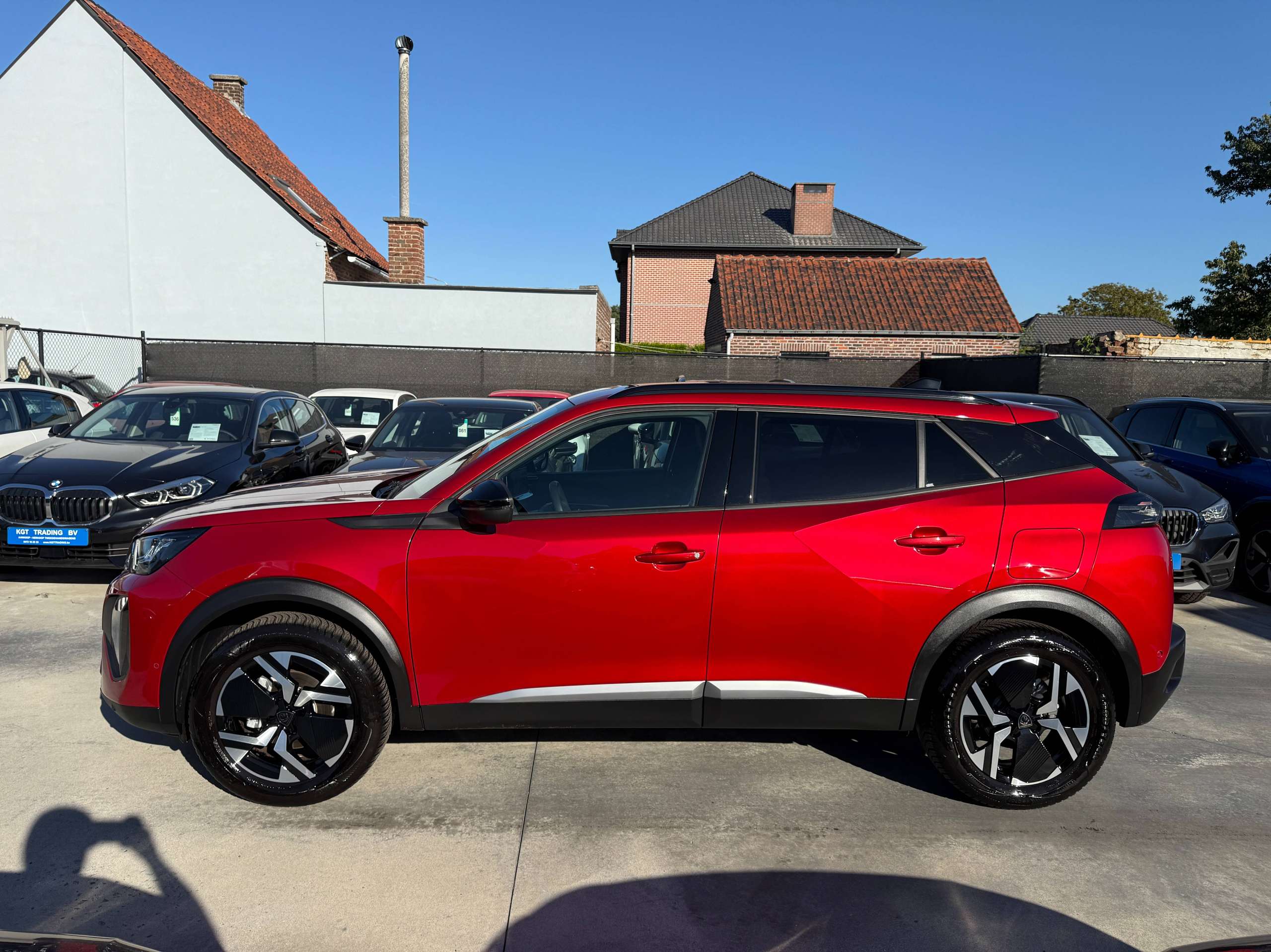 90d8d069-2bd1-47a9-bab8-9fd2ce4bd65b8-peugeot-2008-1-2i-turbo-allure-360-camera-navigatie-full-led-carplay-leder-bluetooth-dab-alu.jpg