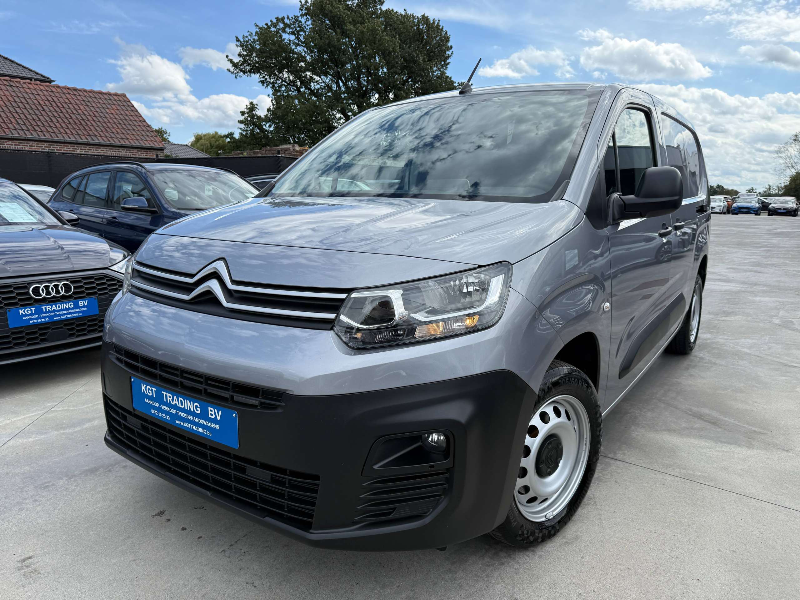 96fbdd78-ef3a-4ab2-b829-c511f4c9f8d51-citroen-berlingo-1-2i-110pk-xl-2-schuifdeuren-navigatie-carplay-dab-pdc-trekhaak.jpg