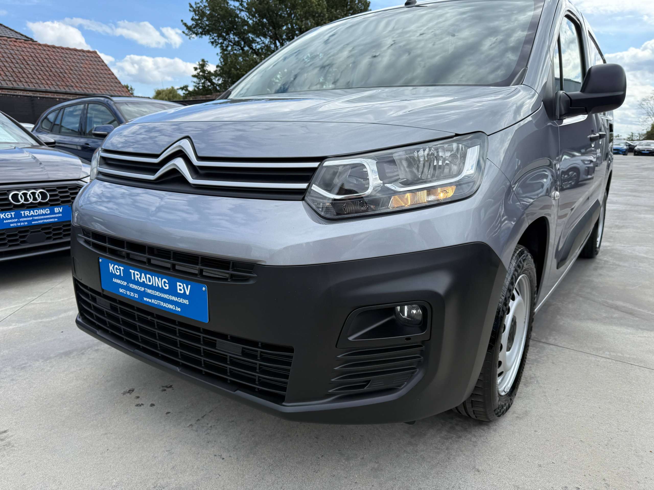 96fbdd78-ef3a-4ab2-b829-c511f4c9f8d510-citroen-berlingo-1-2i-110pk-xl-2-schuifdeuren-navigatie-carplay-dab-pdc-trekhaak.jpg