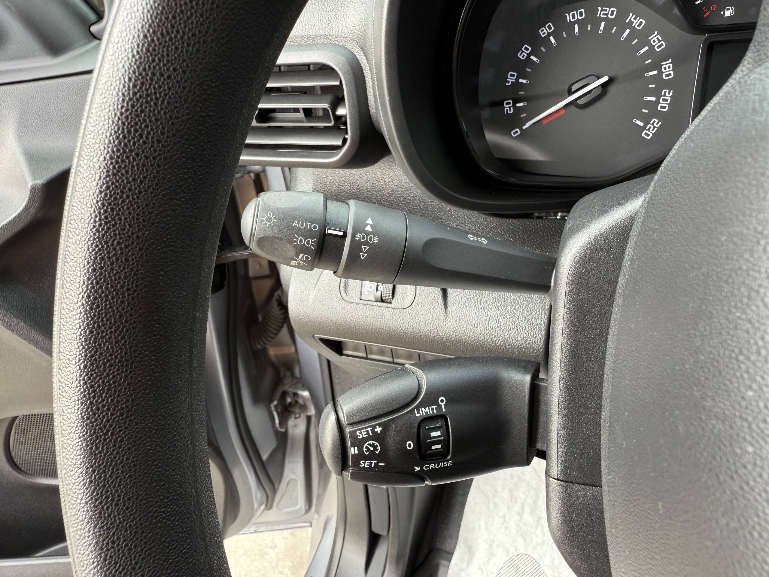 96fbdd78-ef3a-4ab2-b829-c511f4c9f8d517-citroen-berlingo-1-2i-110pk-xl-2-schuifdeuren-navigatie-carplay-dab-pdc-trekhaak.jpg