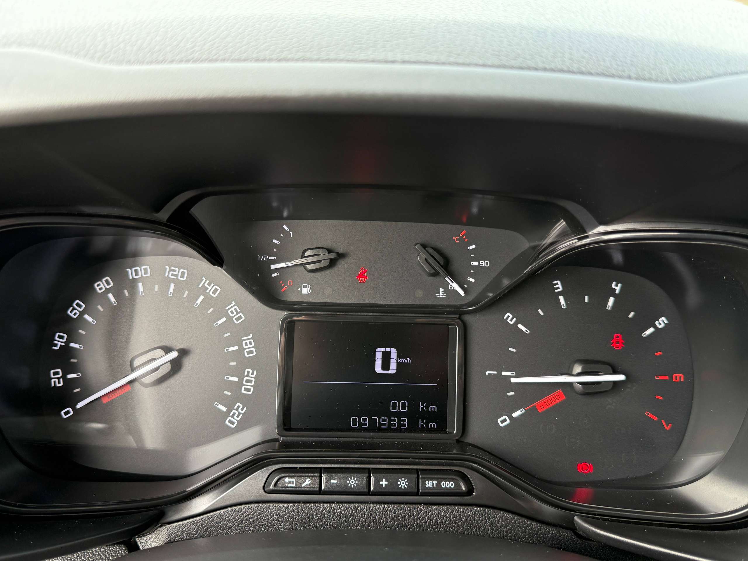 96fbdd78-ef3a-4ab2-b829-c511f4c9f8d518-citroen-berlingo-1-2i-110pk-xl-2-schuifdeuren-navigatie-carplay-dab-pdc-trekhaak.jpg
