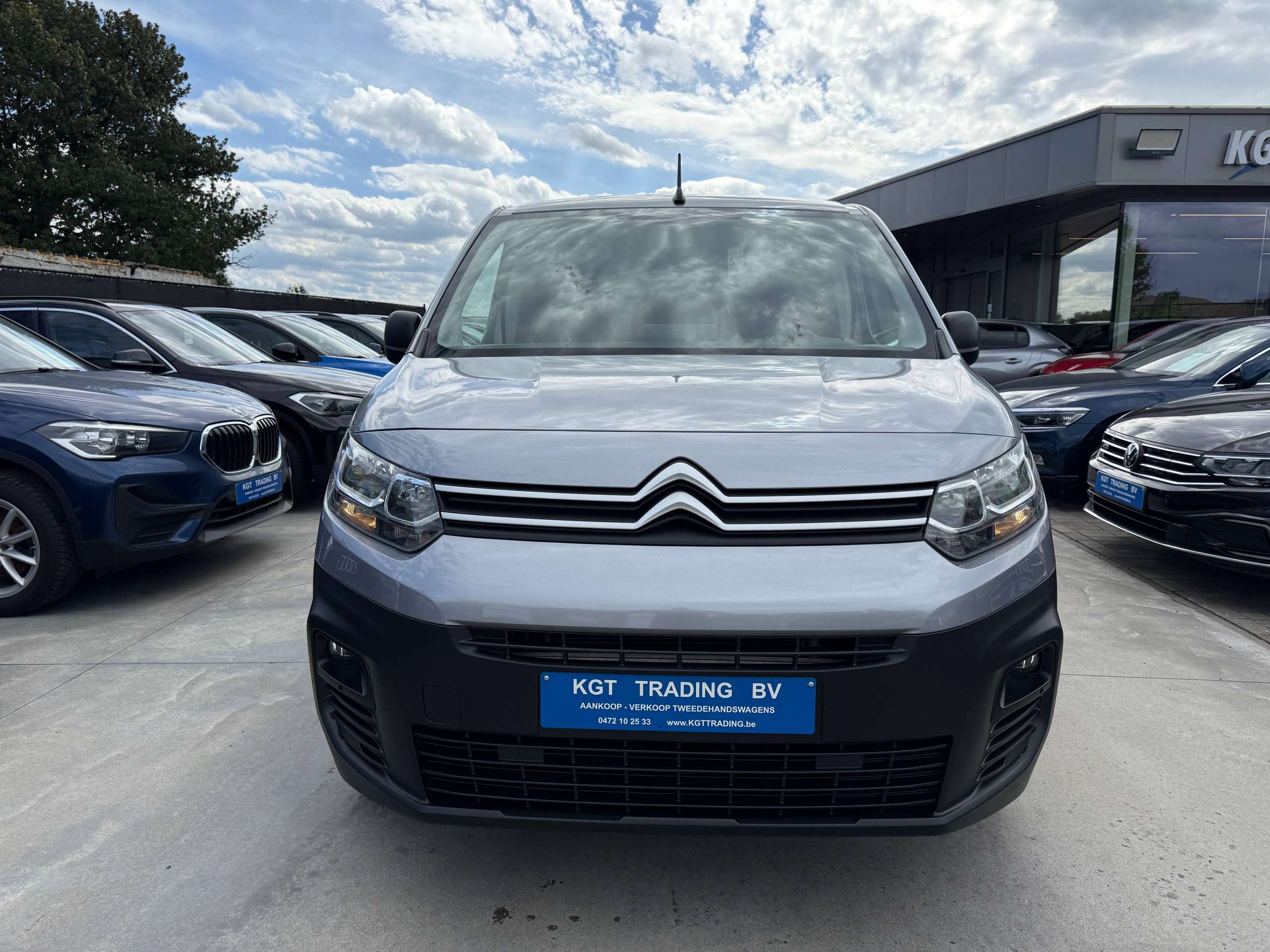 96fbdd78-ef3a-4ab2-b829-c511f4c9f8d52-citroen-berlingo-1-2i-110pk-xl-2-schuifdeuren-navigatie-carplay-dab-pdc-trekhaak.jpg