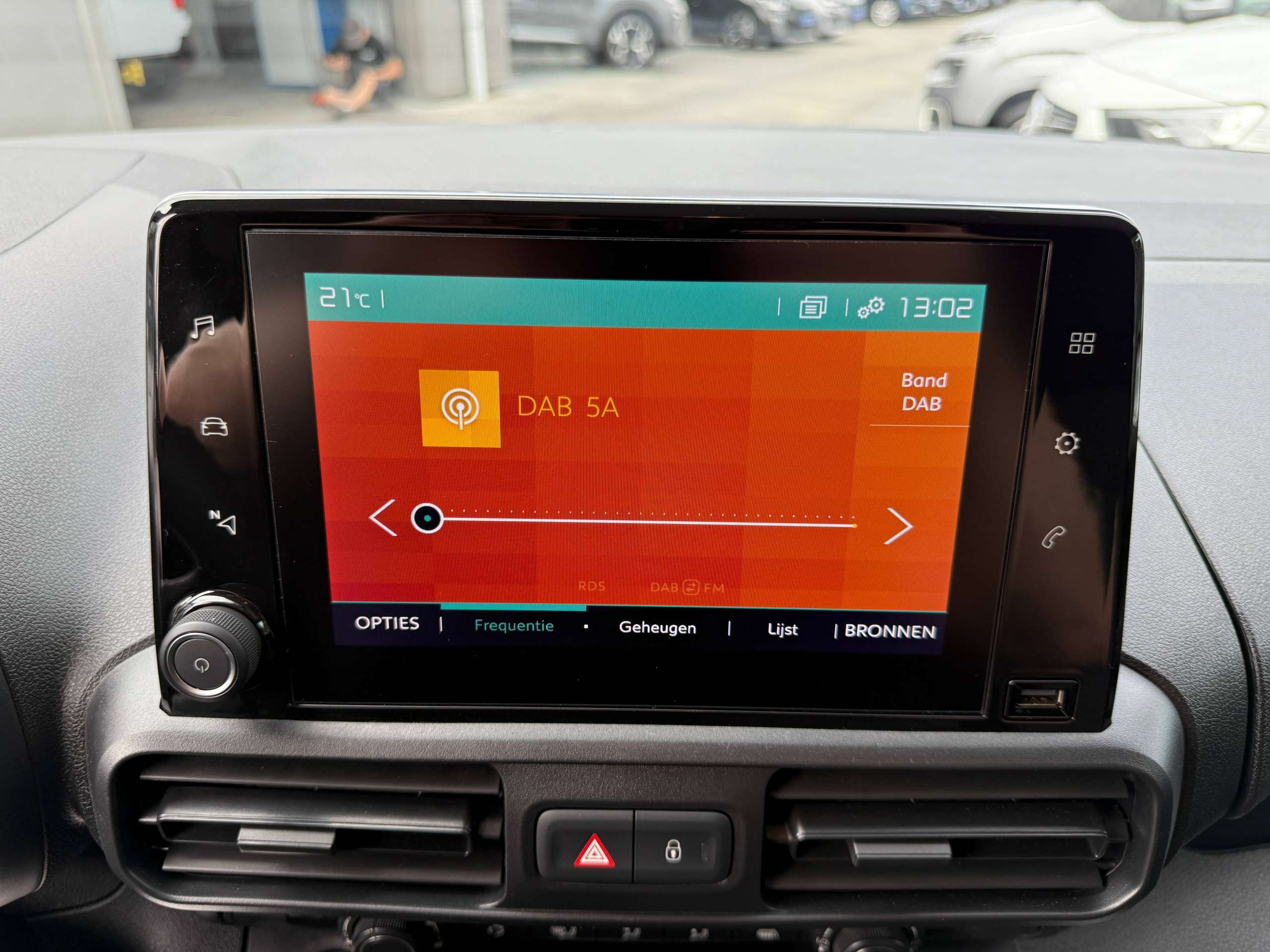 96fbdd78-ef3a-4ab2-b829-c511f4c9f8d522-citroen-berlingo-1-2i-110pk-xl-2-schuifdeuren-navigatie-carplay-dab-pdc-trekhaak.jpg