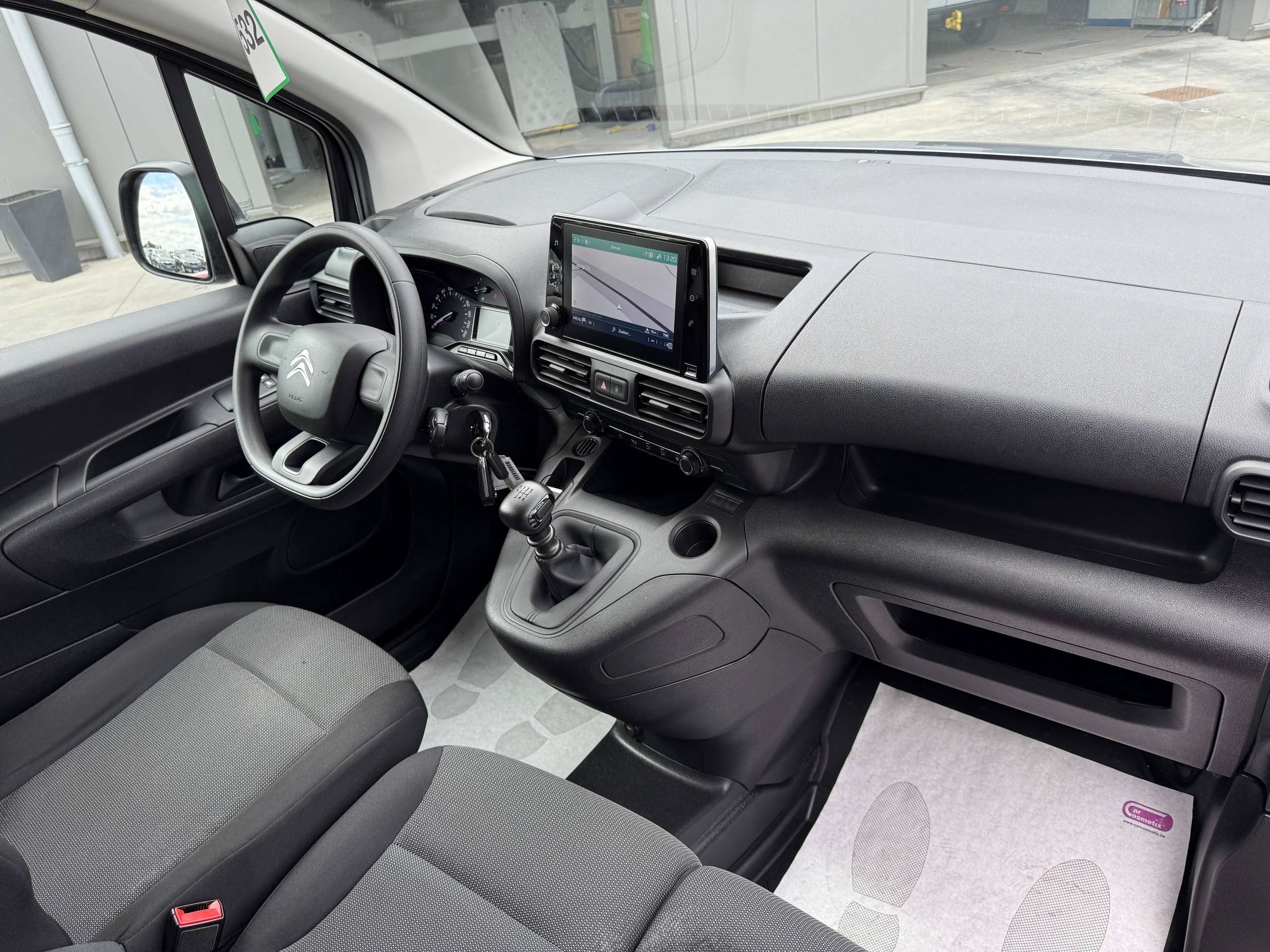 96fbdd78-ef3a-4ab2-b829-c511f4c9f8d528-citroen-berlingo-1-2i-110pk-xl-2-schuifdeuren-navigatie-carplay-dab-pdc-trekhaak.jpg