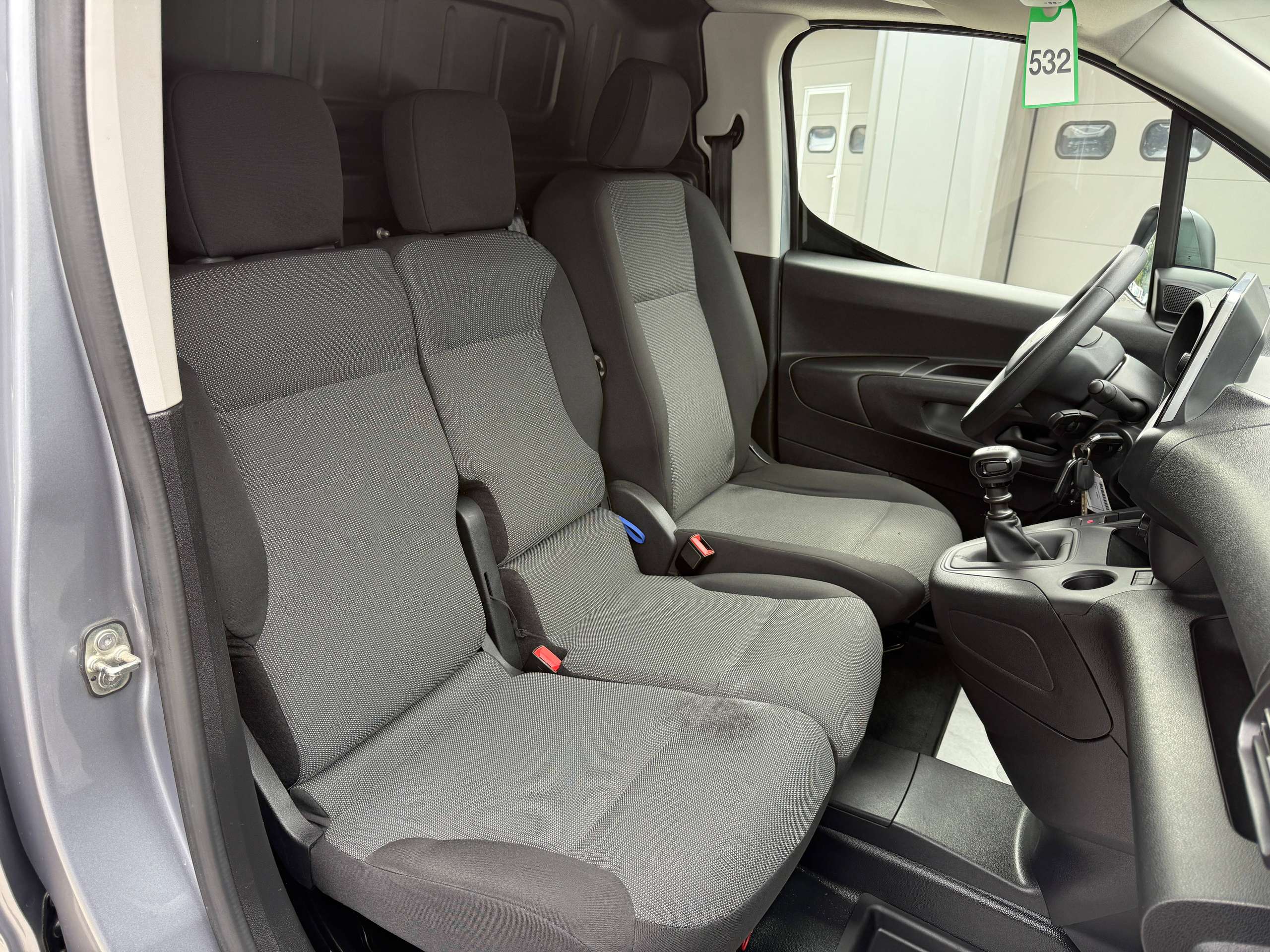96fbdd78-ef3a-4ab2-b829-c511f4c9f8d529-citroen-berlingo-1-2i-110pk-xl-2-schuifdeuren-navigatie-carplay-dab-pdc-trekhaak.jpg