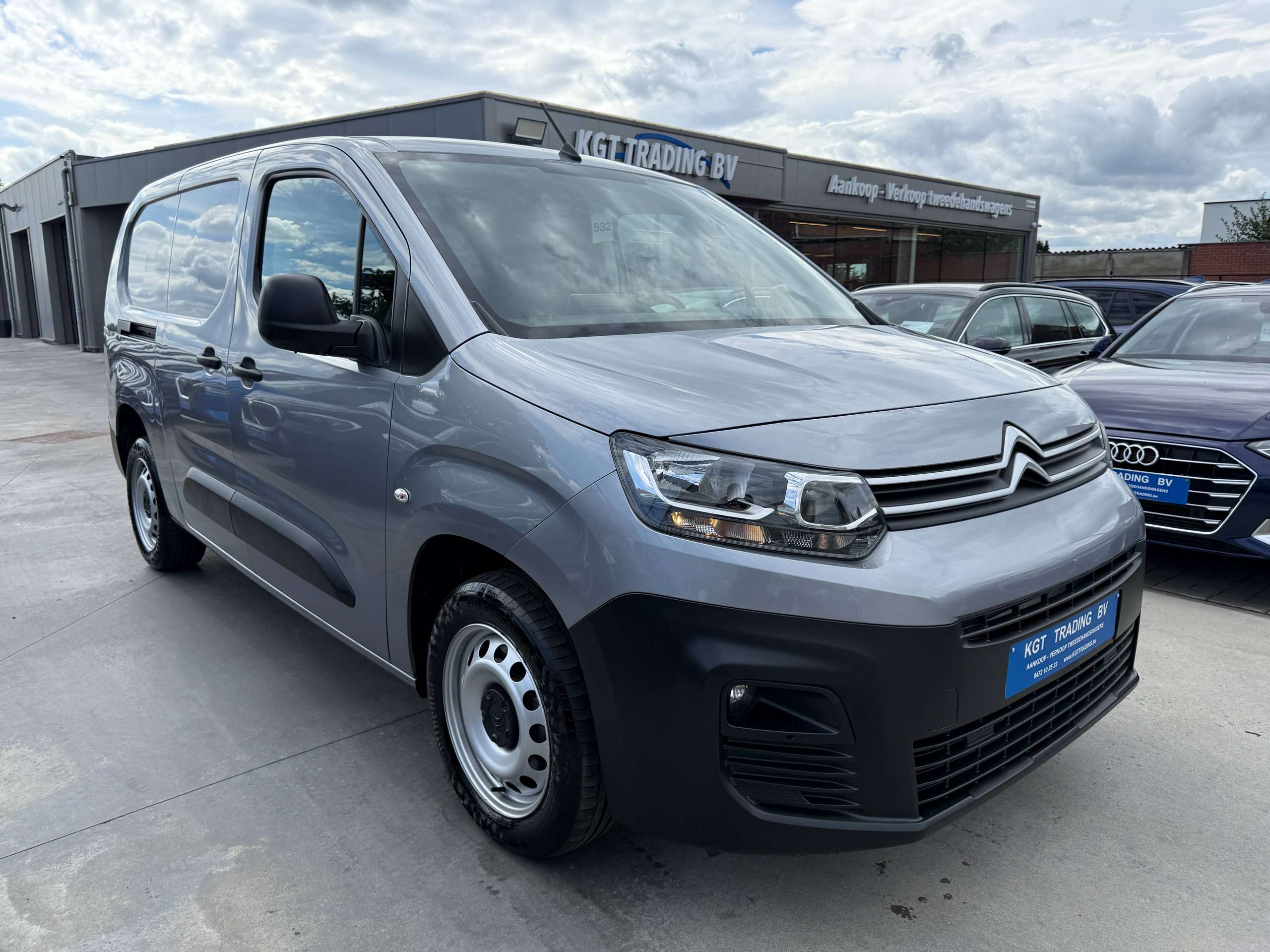 96fbdd78-ef3a-4ab2-b829-c511f4c9f8d53-citroen-berlingo-1-2i-110pk-xl-2-schuifdeuren-navigatie-carplay-dab-pdc-trekhaak.jpg