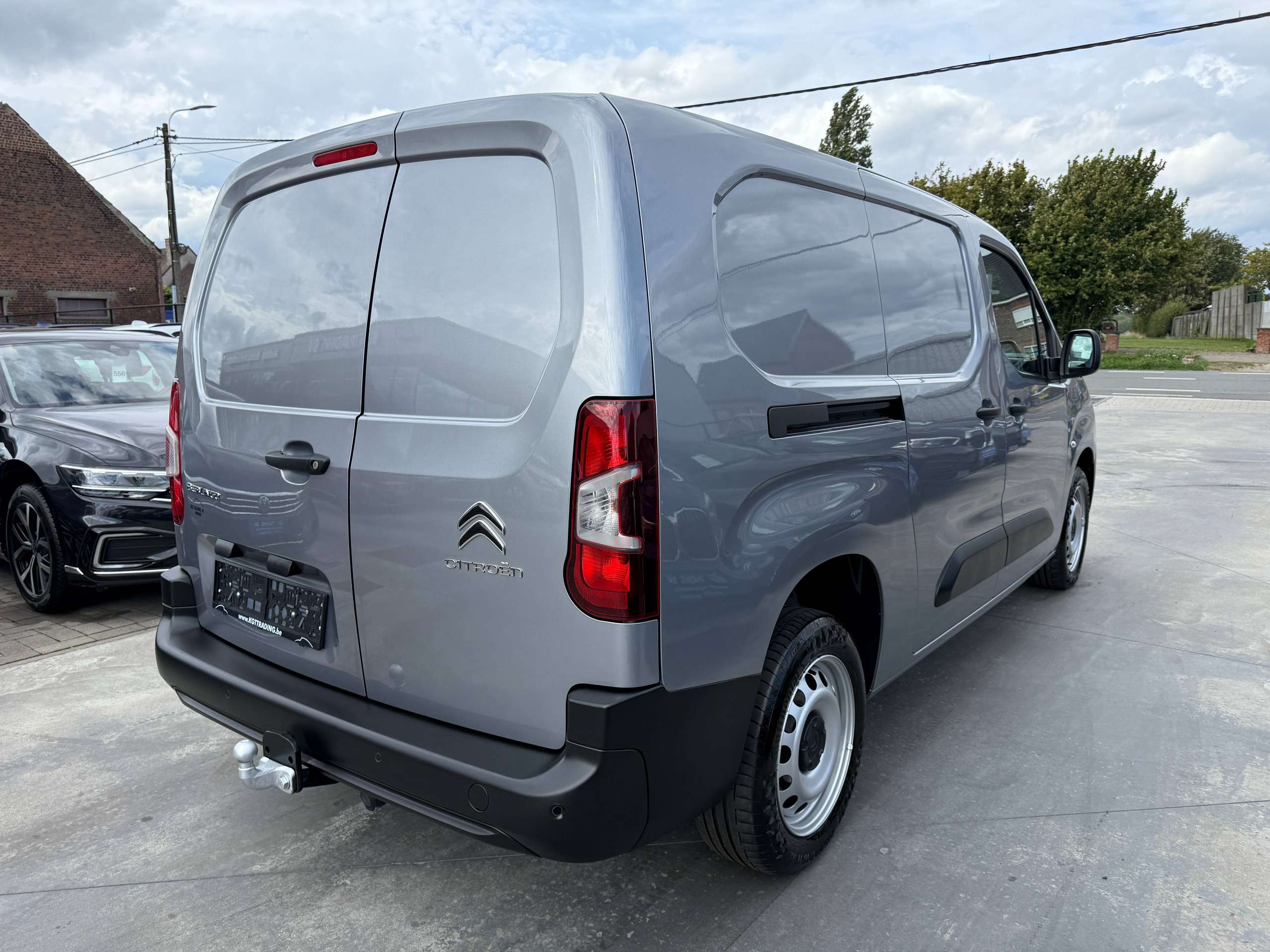 96fbdd78-ef3a-4ab2-b829-c511f4c9f8d55-citroen-berlingo-1-2i-110pk-xl-2-schuifdeuren-navigatie-carplay-dab-pdc-trekhaak.jpg