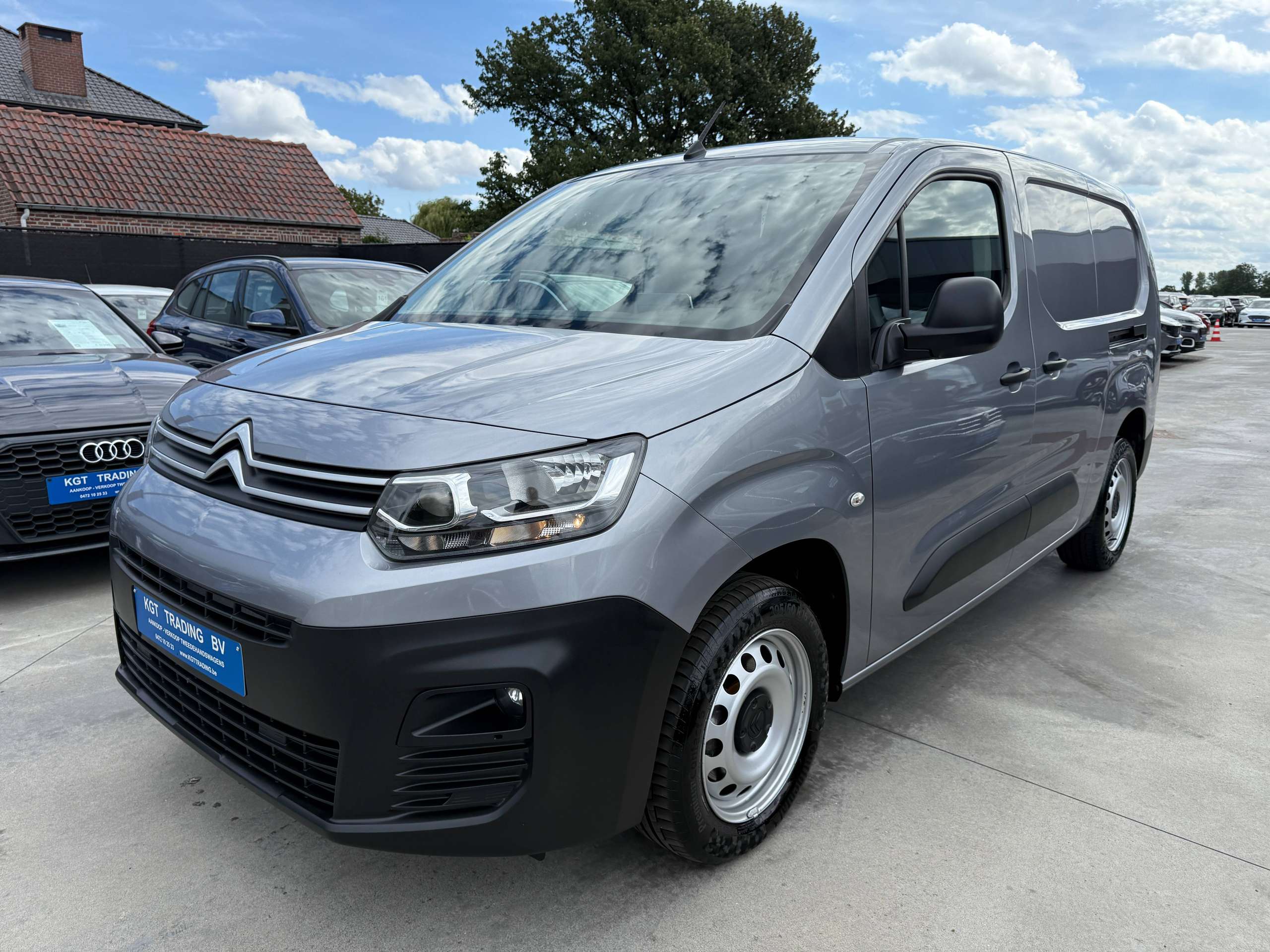 96fbdd78-ef3a-4ab2-b829-c511f4c9f8d59-citroen-berlingo-1-2i-110pk-xl-2-schuifdeuren-navigatie-carplay-dab-pdc-trekhaak.jpg