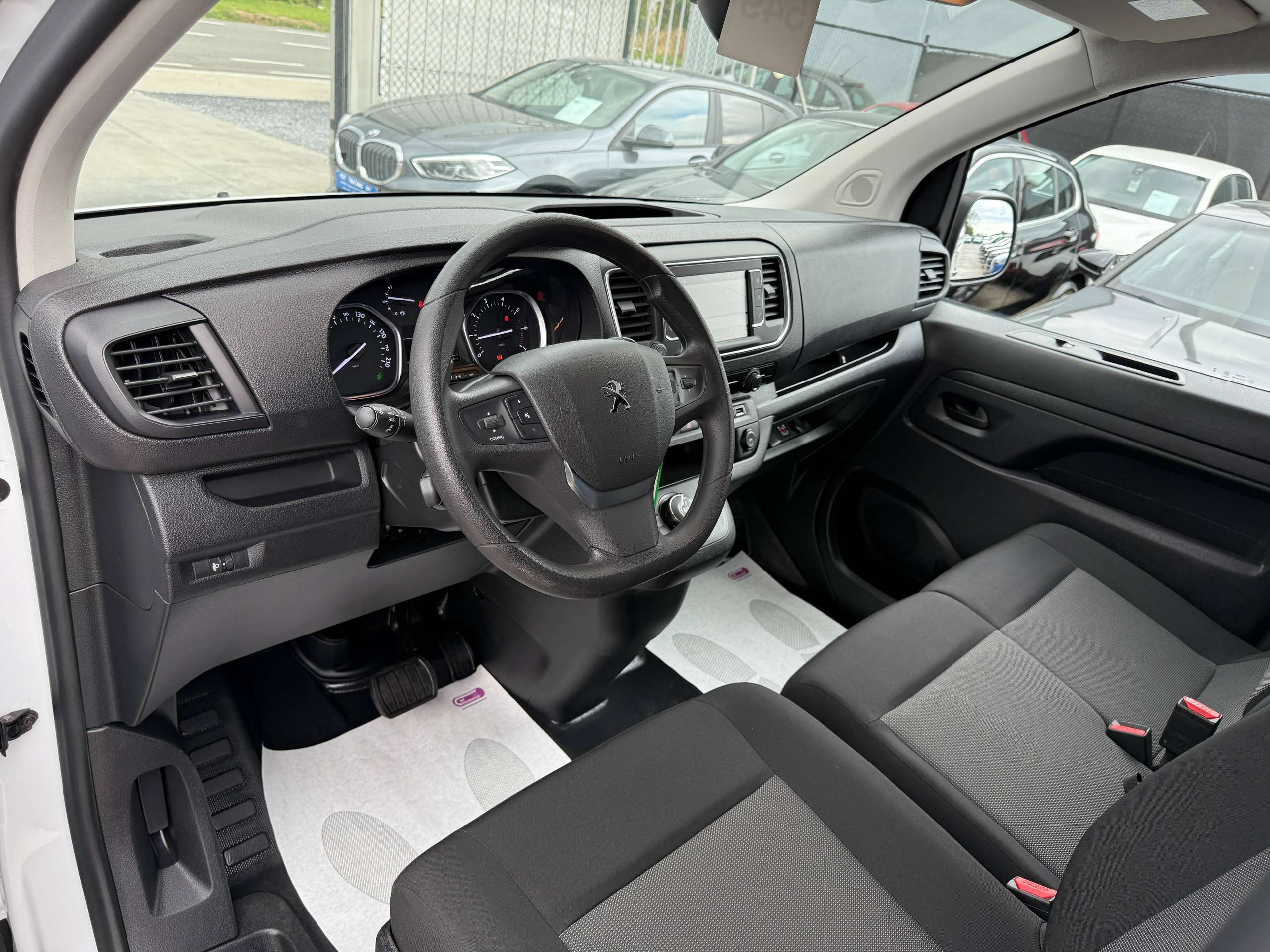 97995efc-761f-4e7e-ab55-fdc92f71cdbb13-peugeot-expert-2-0-bluehdi-3-zit-automaat-navigatie-camera-dode-hoek-adaptieve-cruise-control.jpg