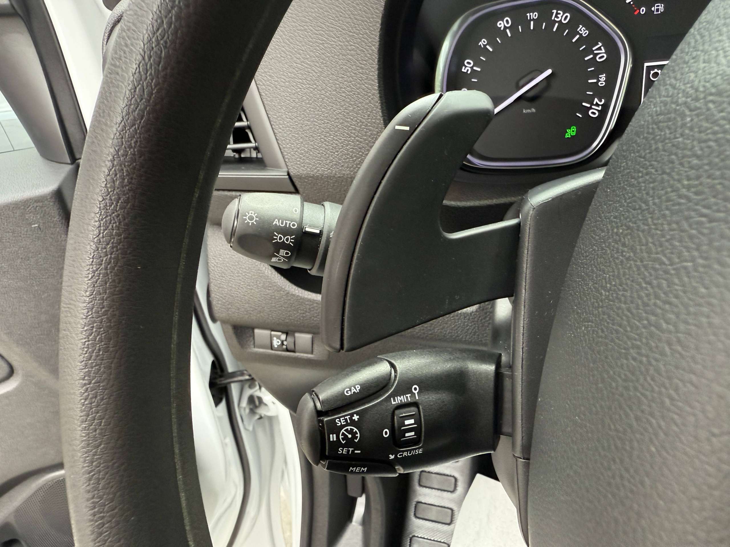 97995efc-761f-4e7e-ab55-fdc92f71cdbb18-peugeot-expert-2-0-bluehdi-3-zit-automaat-navigatie-camera-dode-hoek-adaptieve-cruise-control.jpg