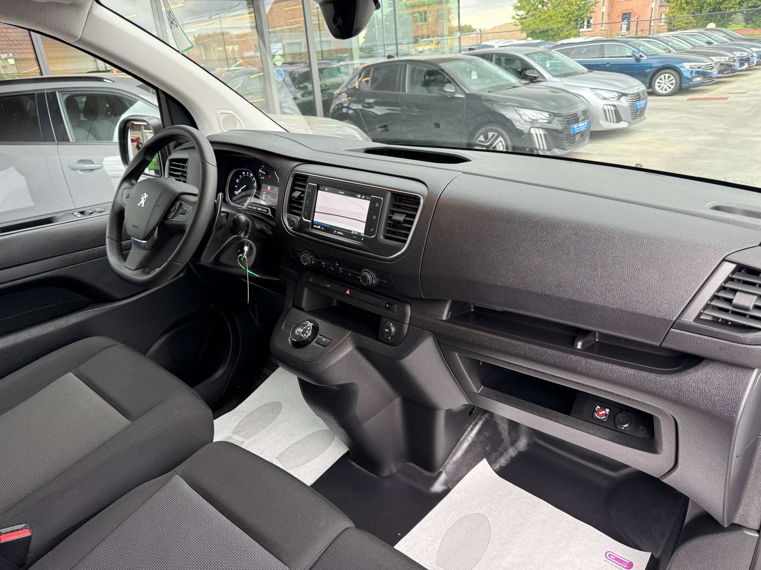 97995efc-761f-4e7e-ab55-fdc92f71cdbb31-peugeot-expert-2-0-bluehdi-3-zit-automaat-navigatie-camera-dode-hoek-adaptieve-cruise-control.jpg
