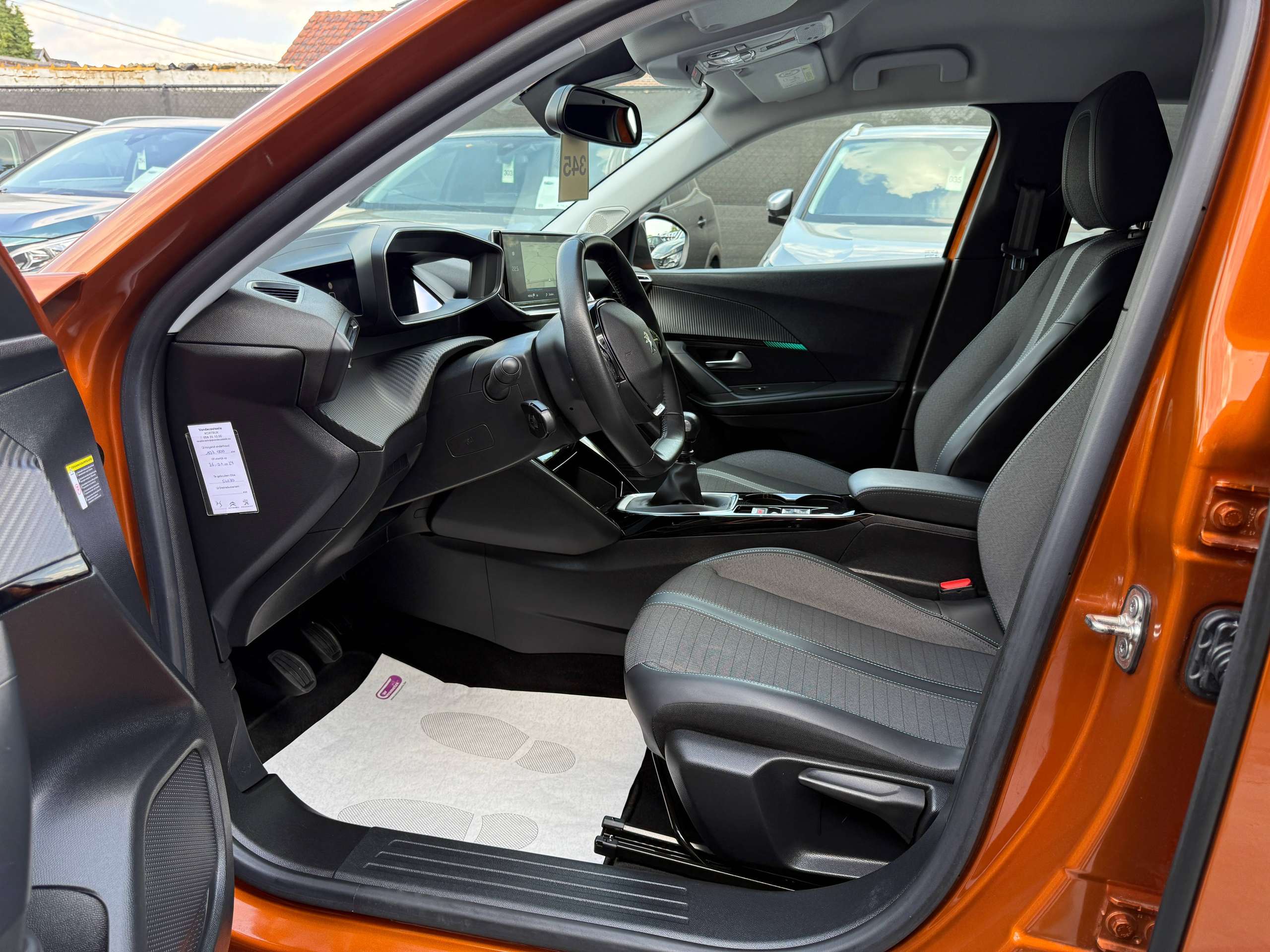 9a90609b-f2e7-47cb-abcc-dad566ed800c11-peugeot-2008-1-2i-allure-navigatie-leder-camera-carplay-full-led-lane-assist.jpg