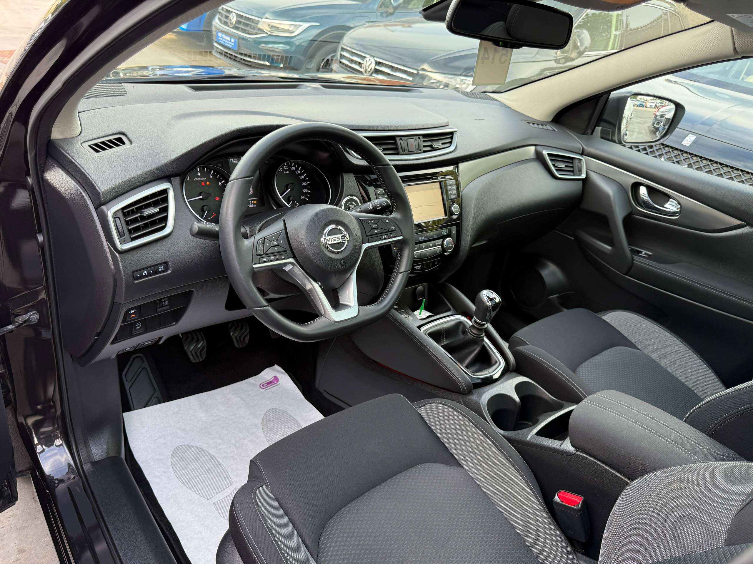 9d910270-d533-4b14-b3a8-8f4938a57df713-nissan-qashqai-1-2i-115pk-navigatie-360-camera-panorama-dak-bluetooth-pdc-led.jpg