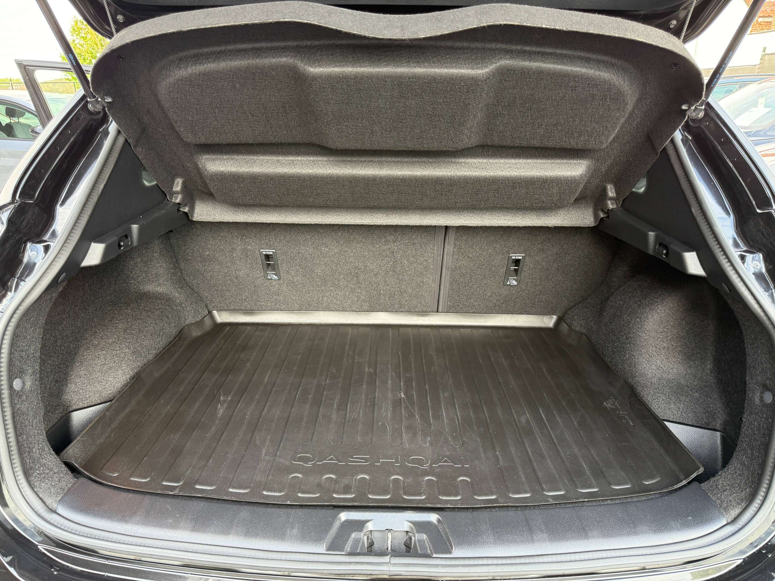 9d910270-d533-4b14-b3a8-8f4938a57df716-nissan-qashqai-1-2i-115pk-navigatie-360-camera-panorama-dak-bluetooth-pdc-led.jpg