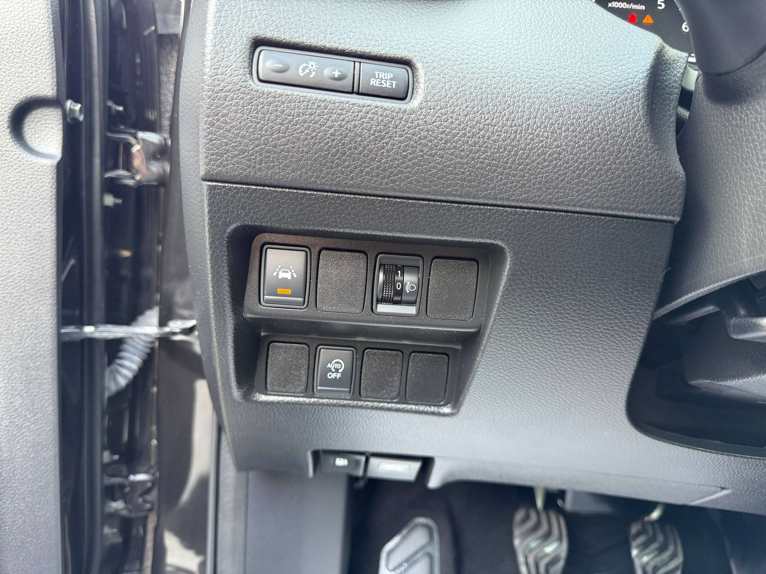 9d910270-d533-4b14-b3a8-8f4938a57df717-nissan-qashqai-1-2i-115pk-navigatie-360-camera-panorama-dak-bluetooth-pdc-led.jpg
