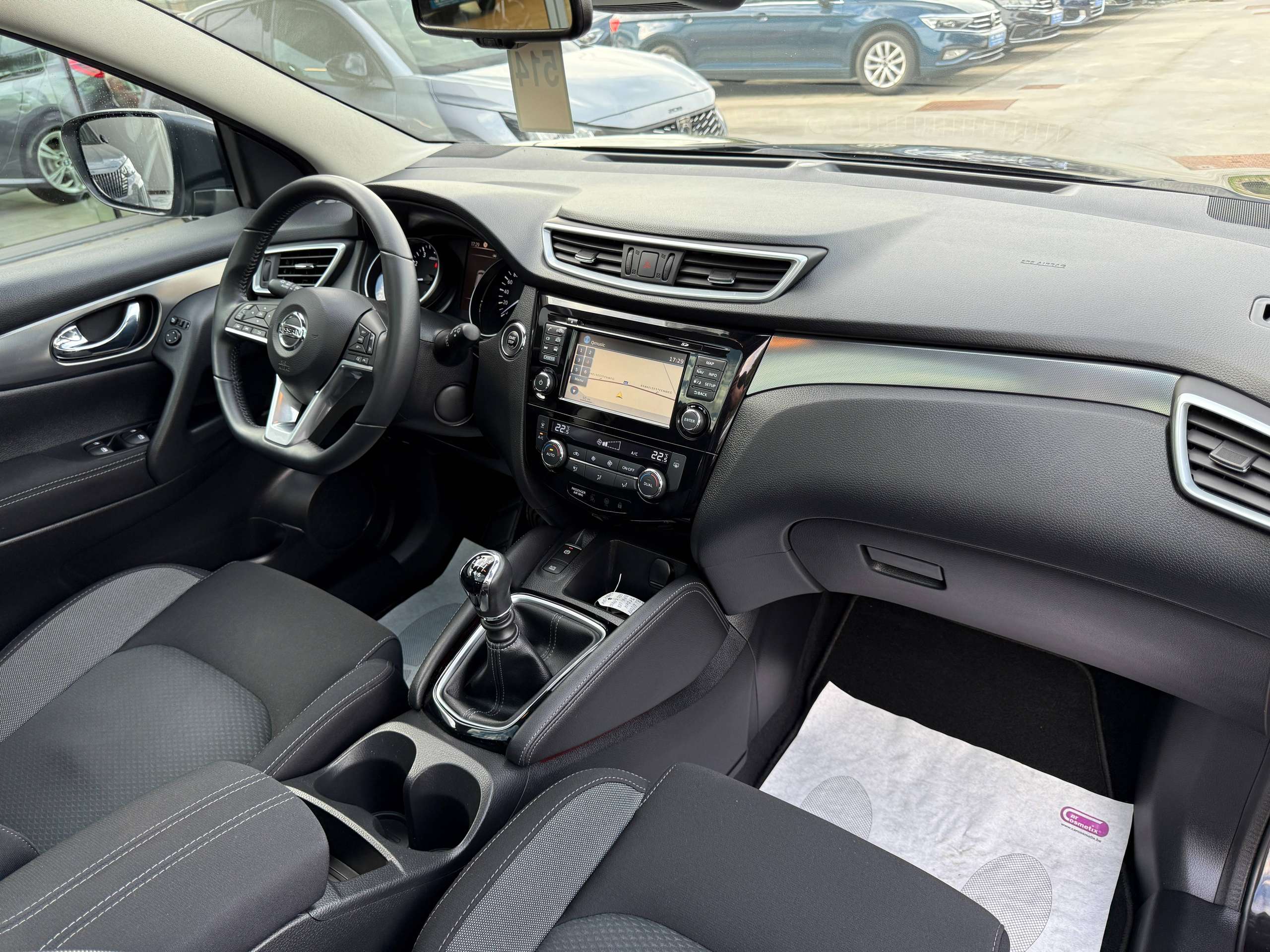 9d910270-d533-4b14-b3a8-8f4938a57df726-nissan-qashqai-1-2i-115pk-navigatie-360-camera-panorama-dak-bluetooth-pdc-led.jpg