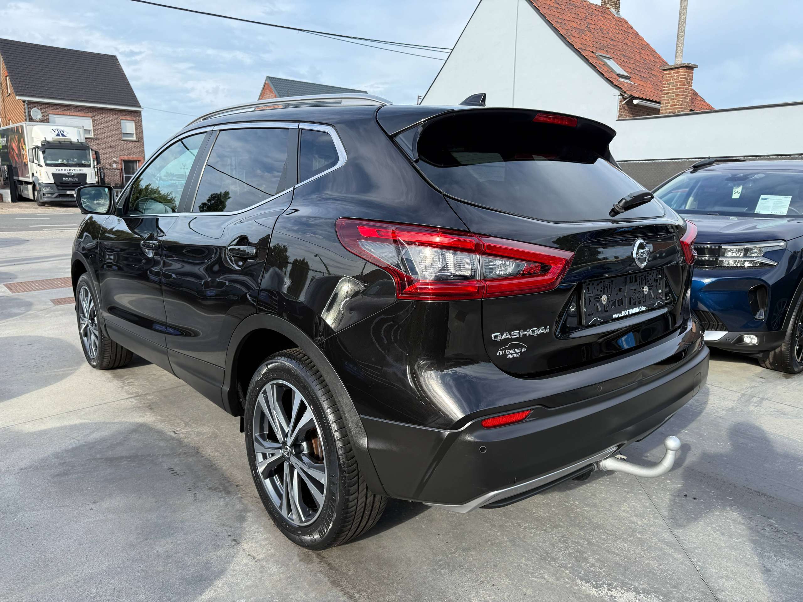 9d910270-d533-4b14-b3a8-8f4938a57df77-nissan-qashqai-1-2i-115pk-navigatie-360-camera-panorama-dak-bluetooth-pdc-led.jpg