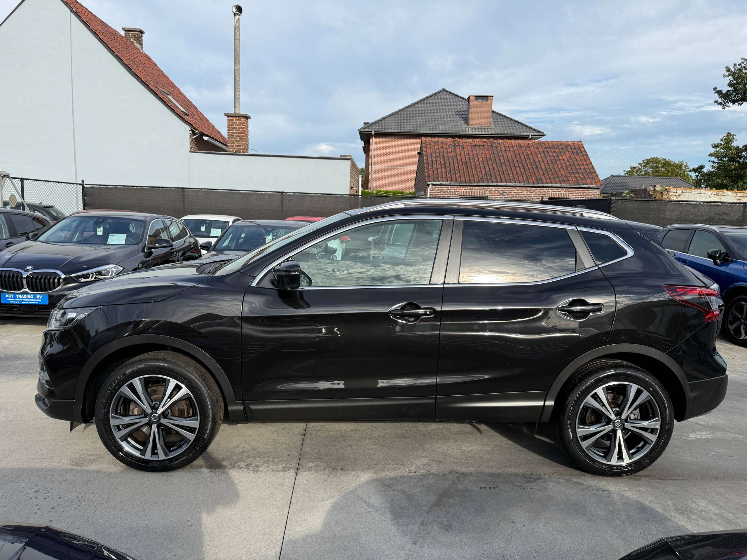 9d910270-d533-4b14-b3a8-8f4938a57df78-nissan-qashqai-1-2i-115pk-navigatie-360-camera-panorama-dak-bluetooth-pdc-led.jpg