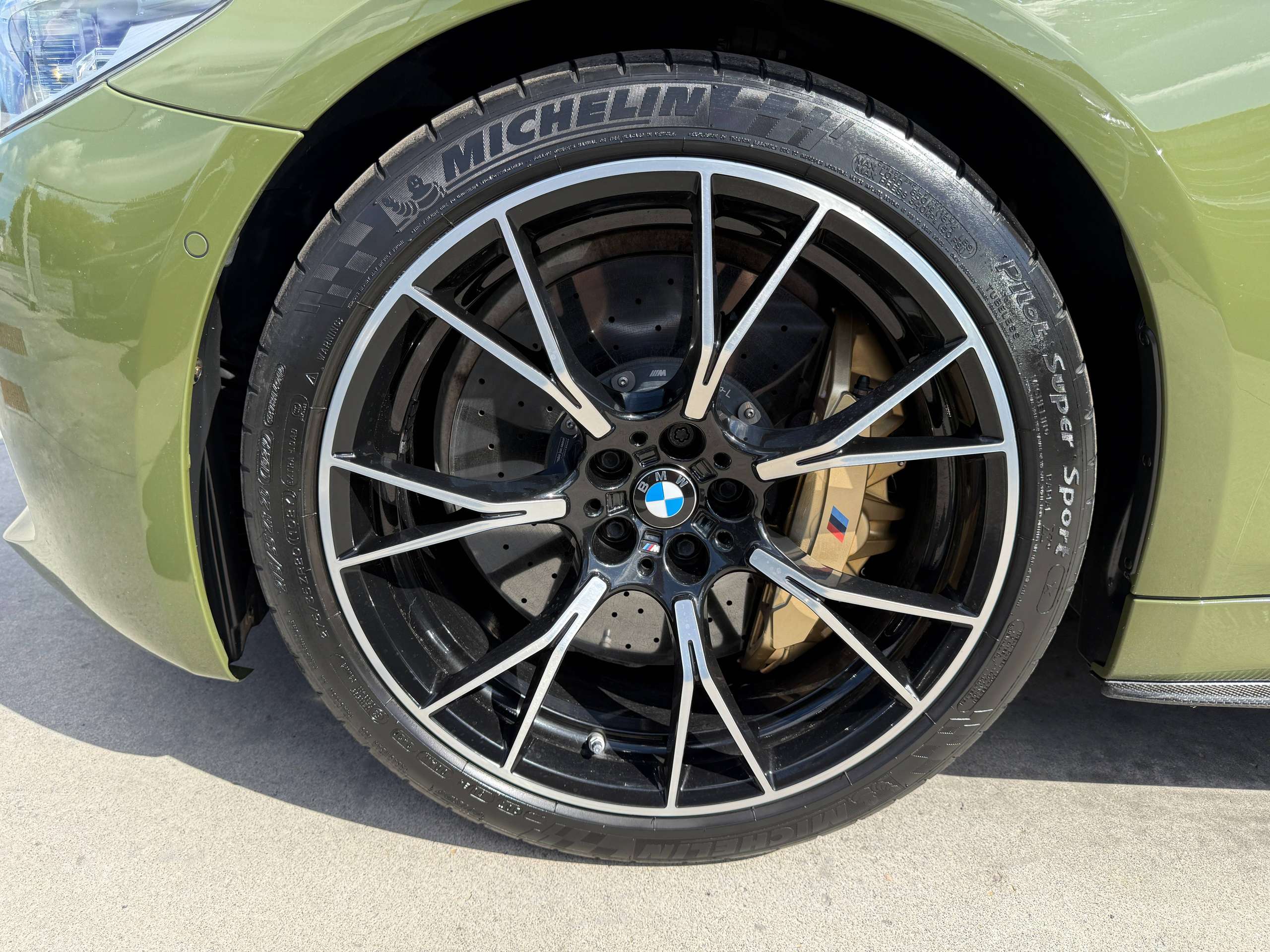 9f30ac9f-066e-4b50-bcc6-ec60099ab17012-bmw-m5-4-4as-v8-competition-keramisch-urban-green-bowerswilkins-carbon-full-full.jpg
