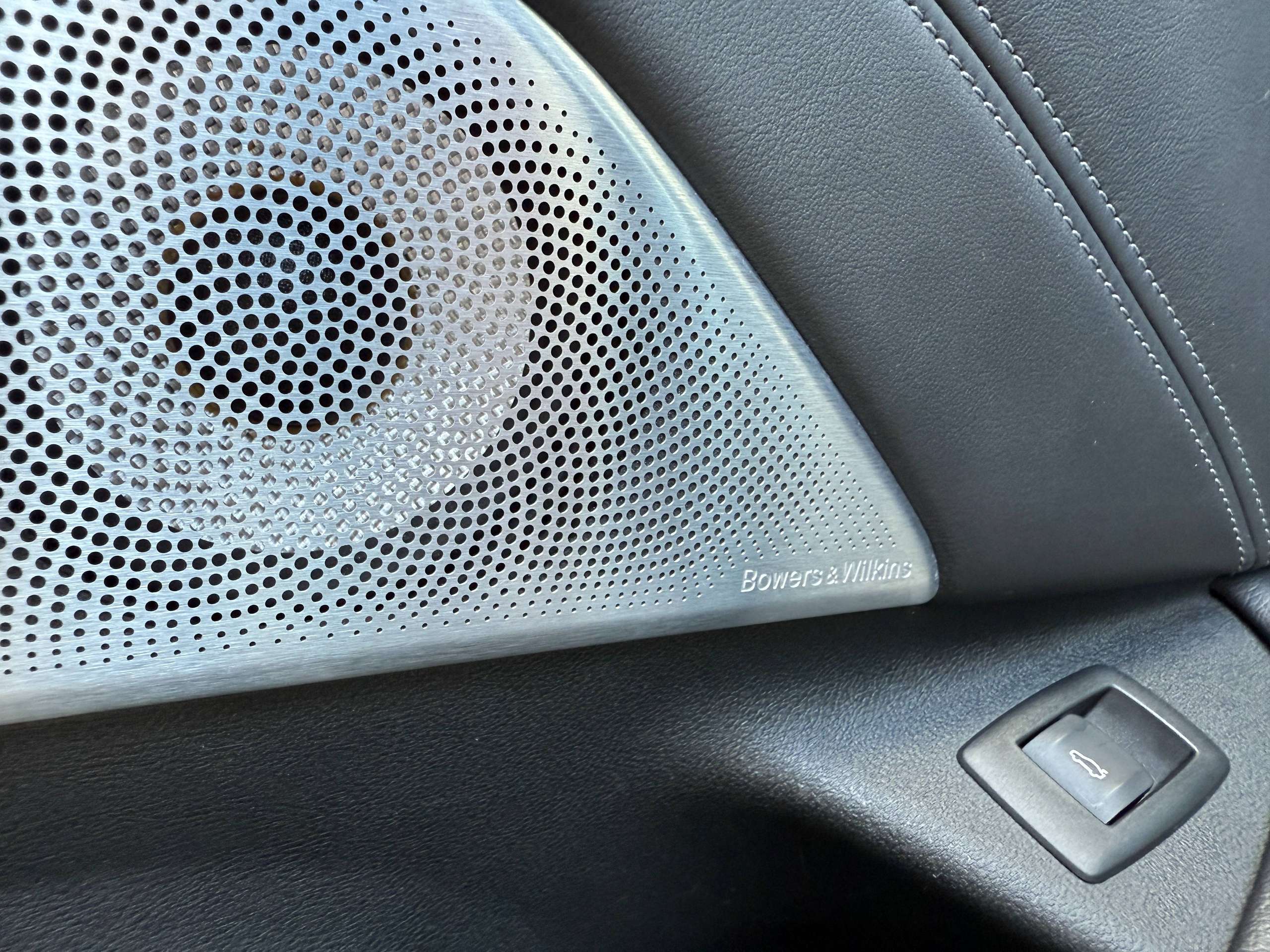 9f30ac9f-066e-4b50-bcc6-ec60099ab17018-bmw-m5-4-4as-v8-competition-keramisch-urban-green-bowerswilkins-carbon-full-full.jpg