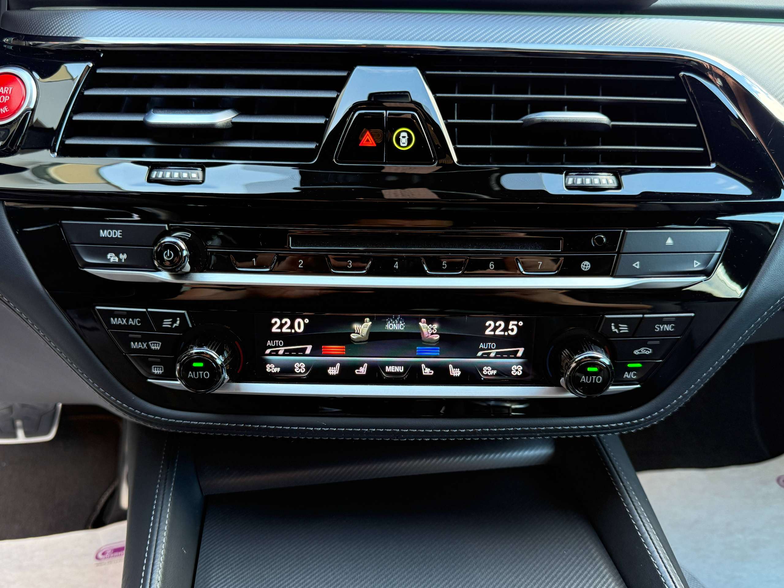 9f30ac9f-066e-4b50-bcc6-ec60099ab17027-bmw-m5-4-4as-v8-competition-keramisch-urban-green-bowerswilkins-carbon-full-full.jpg