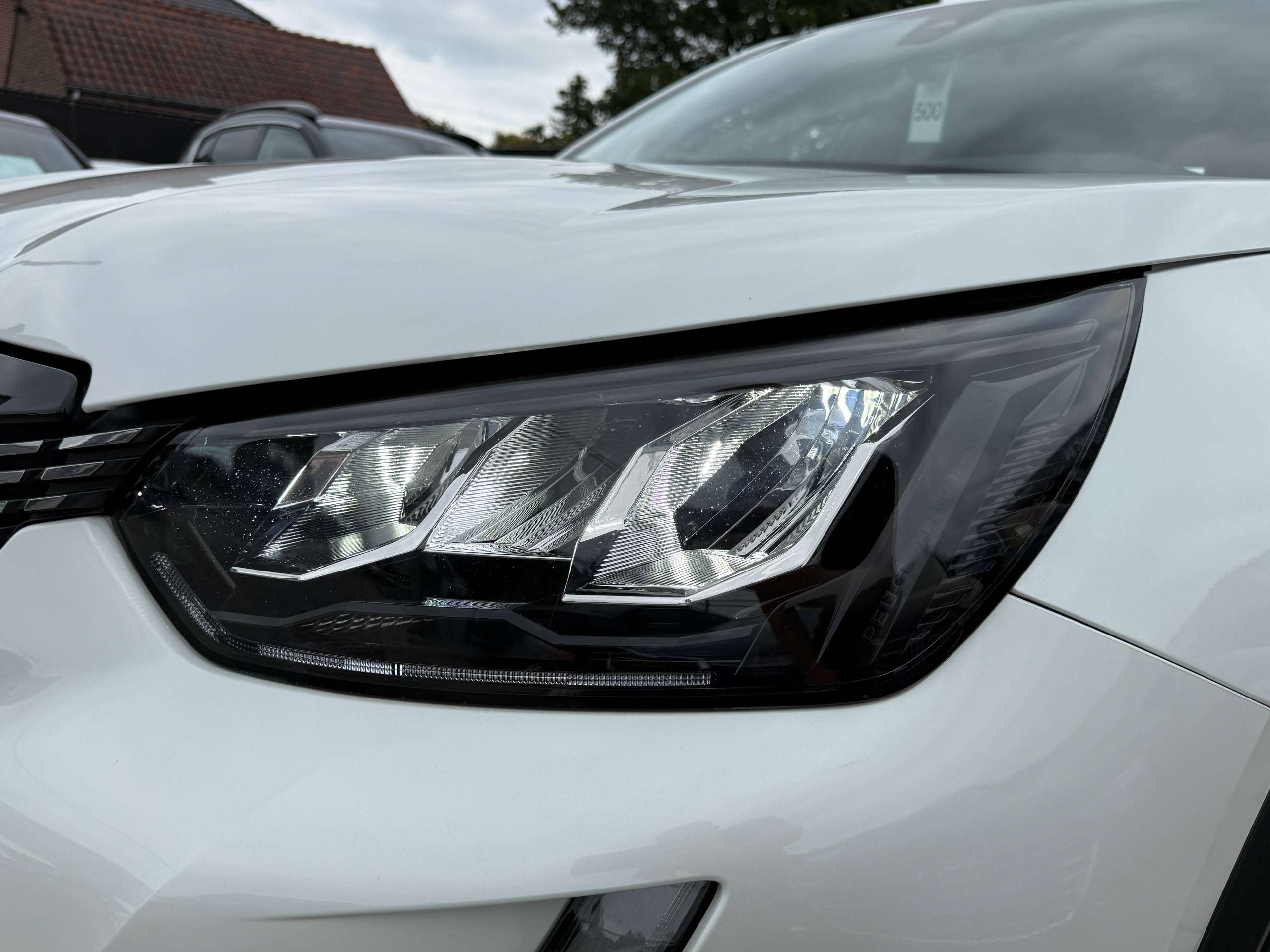 a3c8d761-ae3f-4f1c-b1b3-c14df6ed775c11-peugeot-2008-1-2i-allure-navigatie-leder-camera-carplay-full-led-lane-assist.jpg