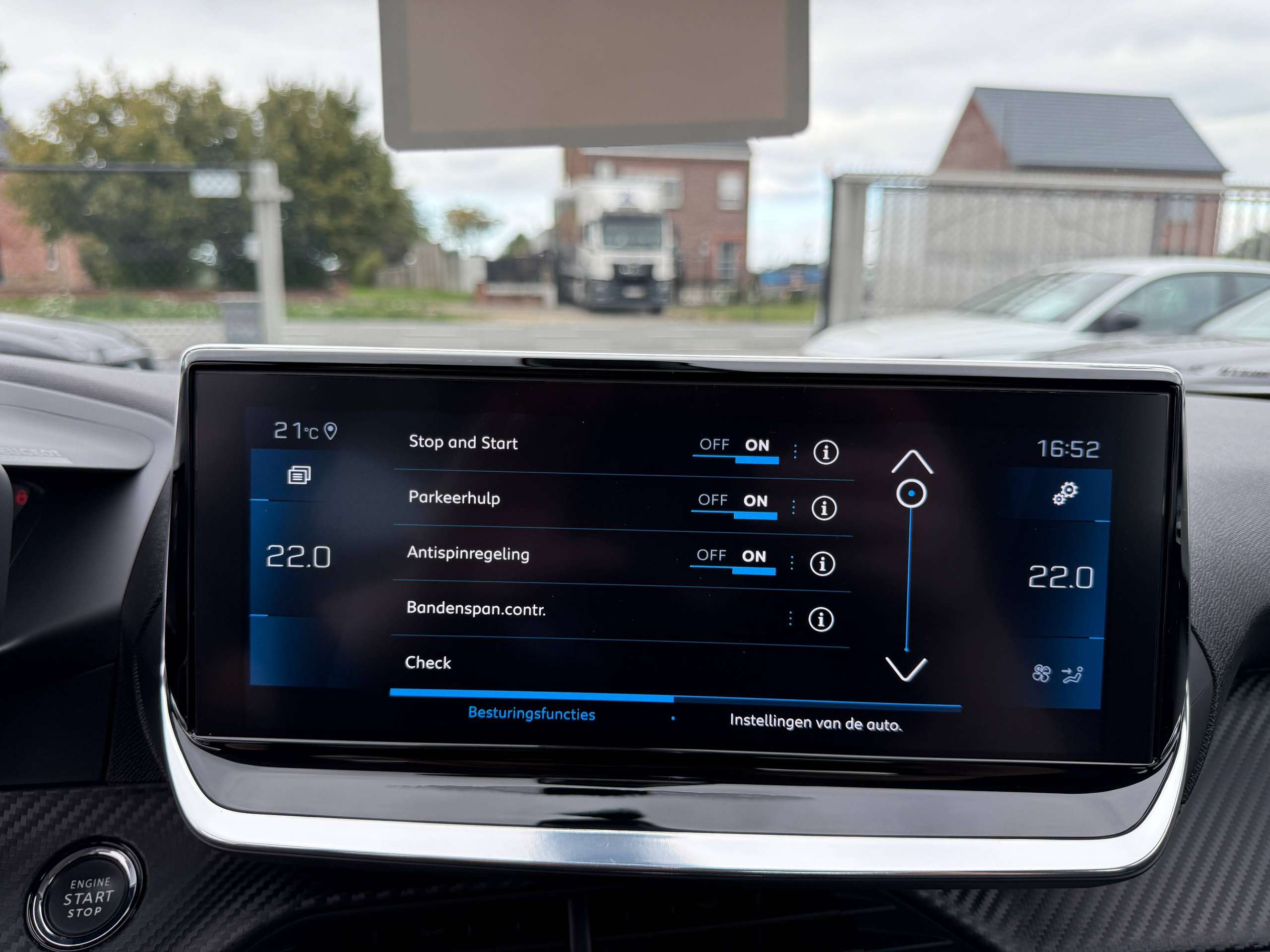 a3c8d761-ae3f-4f1c-b1b3-c14df6ed775c24-peugeot-2008-1-2i-allure-navigatie-leder-camera-carplay-full-led-lane-assist.jpg