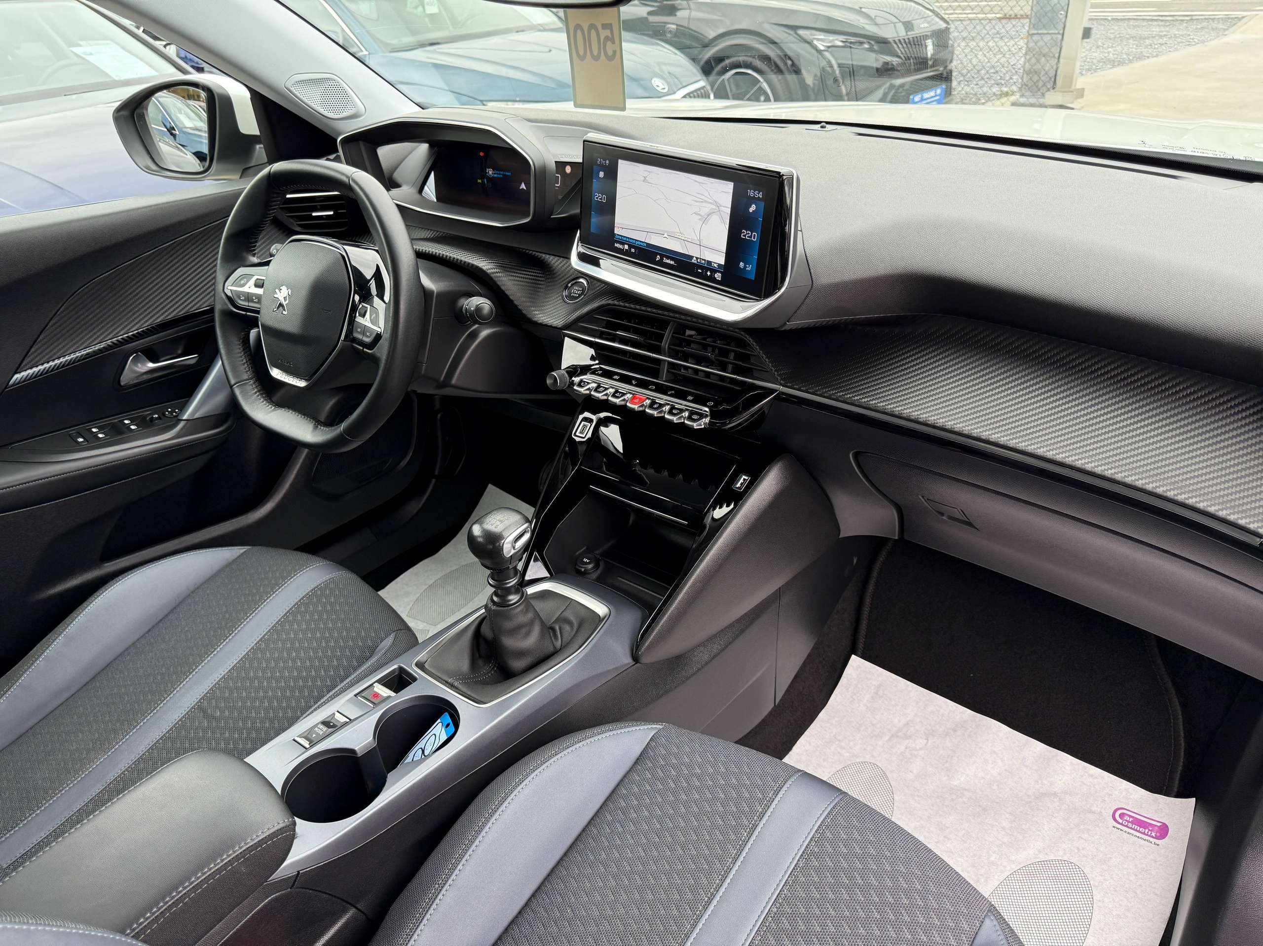 a3c8d761-ae3f-4f1c-b1b3-c14df6ed775c30-peugeot-2008-1-2i-allure-navigatie-leder-camera-carplay-full-led-lane-assist.jpg