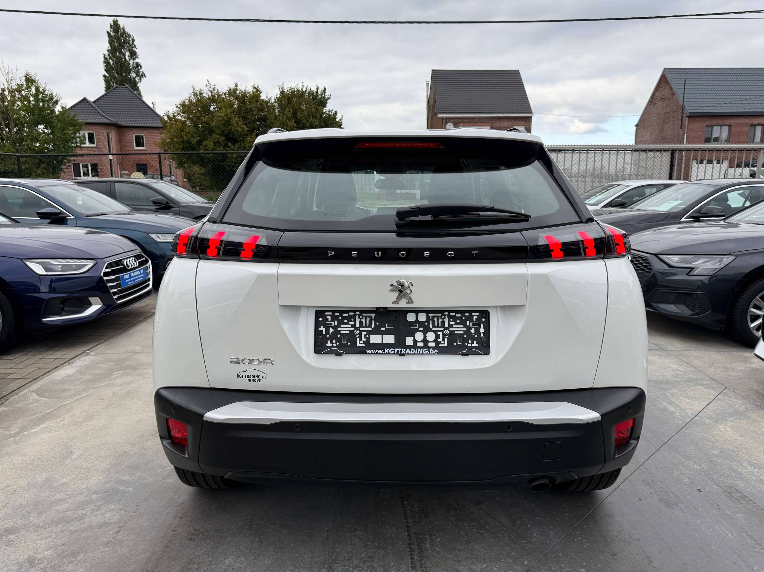 a3c8d761-ae3f-4f1c-b1b3-c14df6ed775c6-peugeot-2008-1-2i-allure-navigatie-leder-camera-carplay-full-led-lane-assist.jpg
