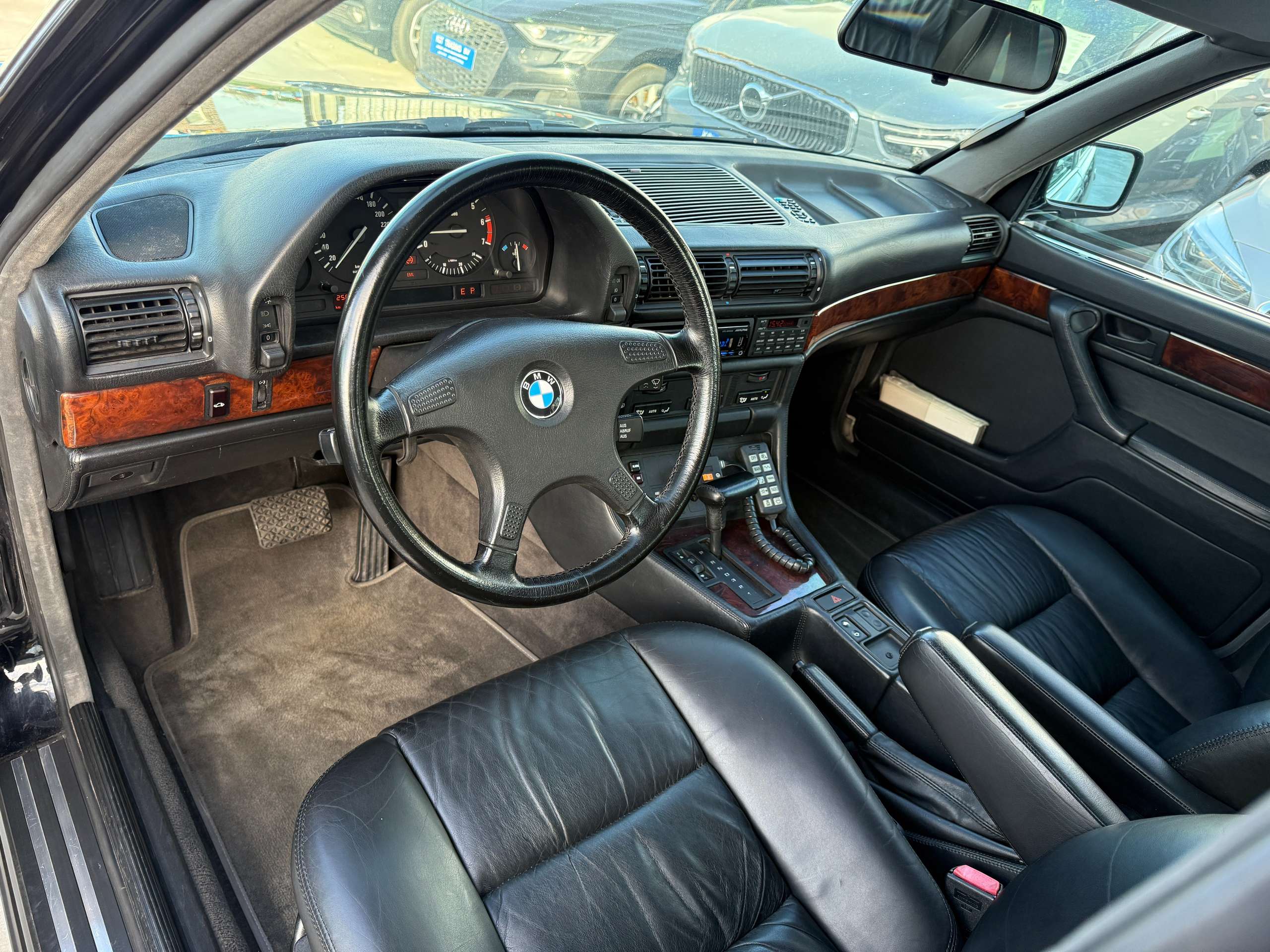adbb8c4d-3f74-4996-8186-5c5e95e6450c12-bmw-750-il-oldtimer-b6-gepantserd-unieke-staatslimousine.jpg