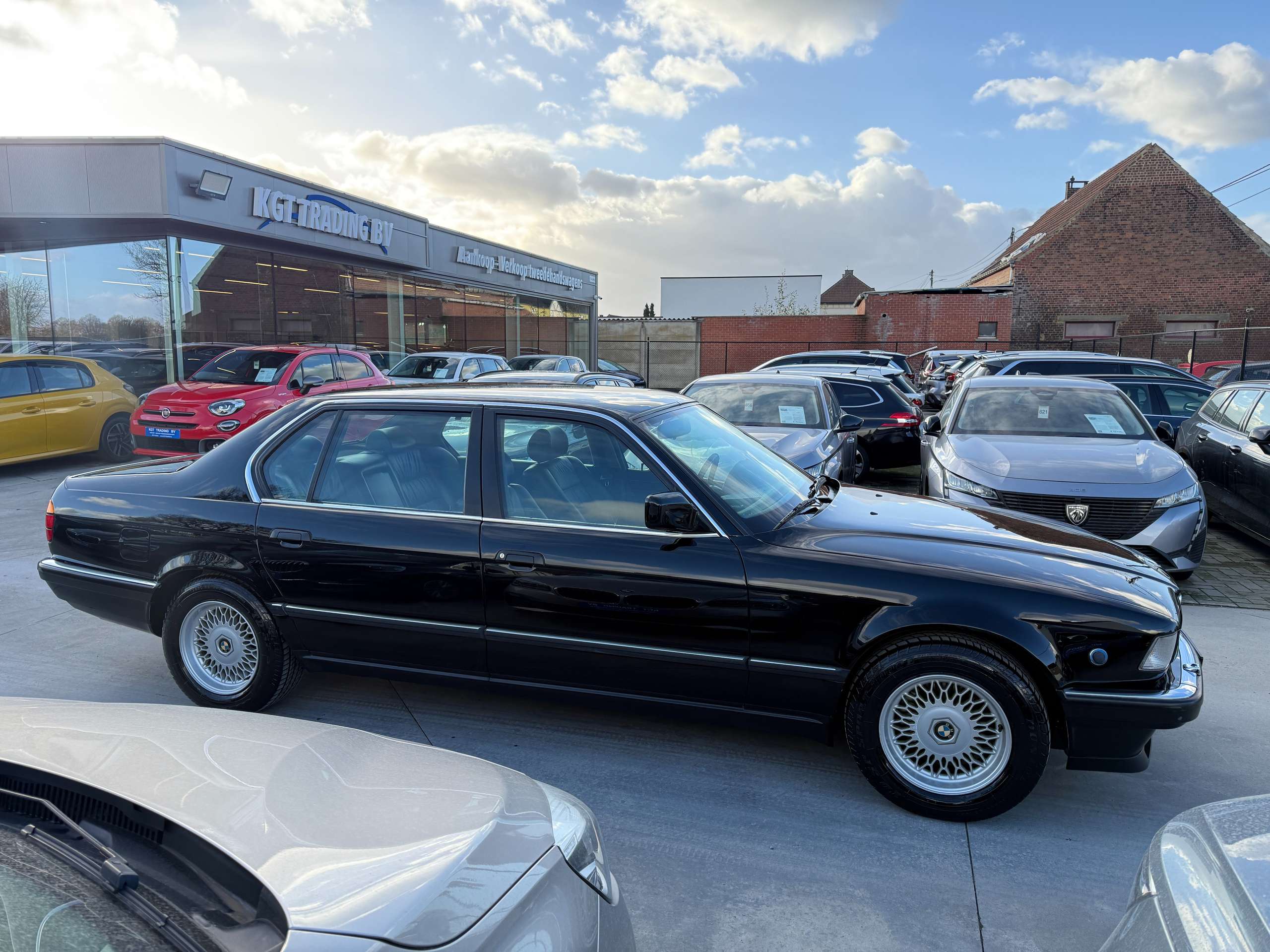 adbb8c4d-3f74-4996-8186-5c5e95e6450c4-bmw-750-il-oldtimer-b6-gepantserd-unieke-staatslimousine.jpg