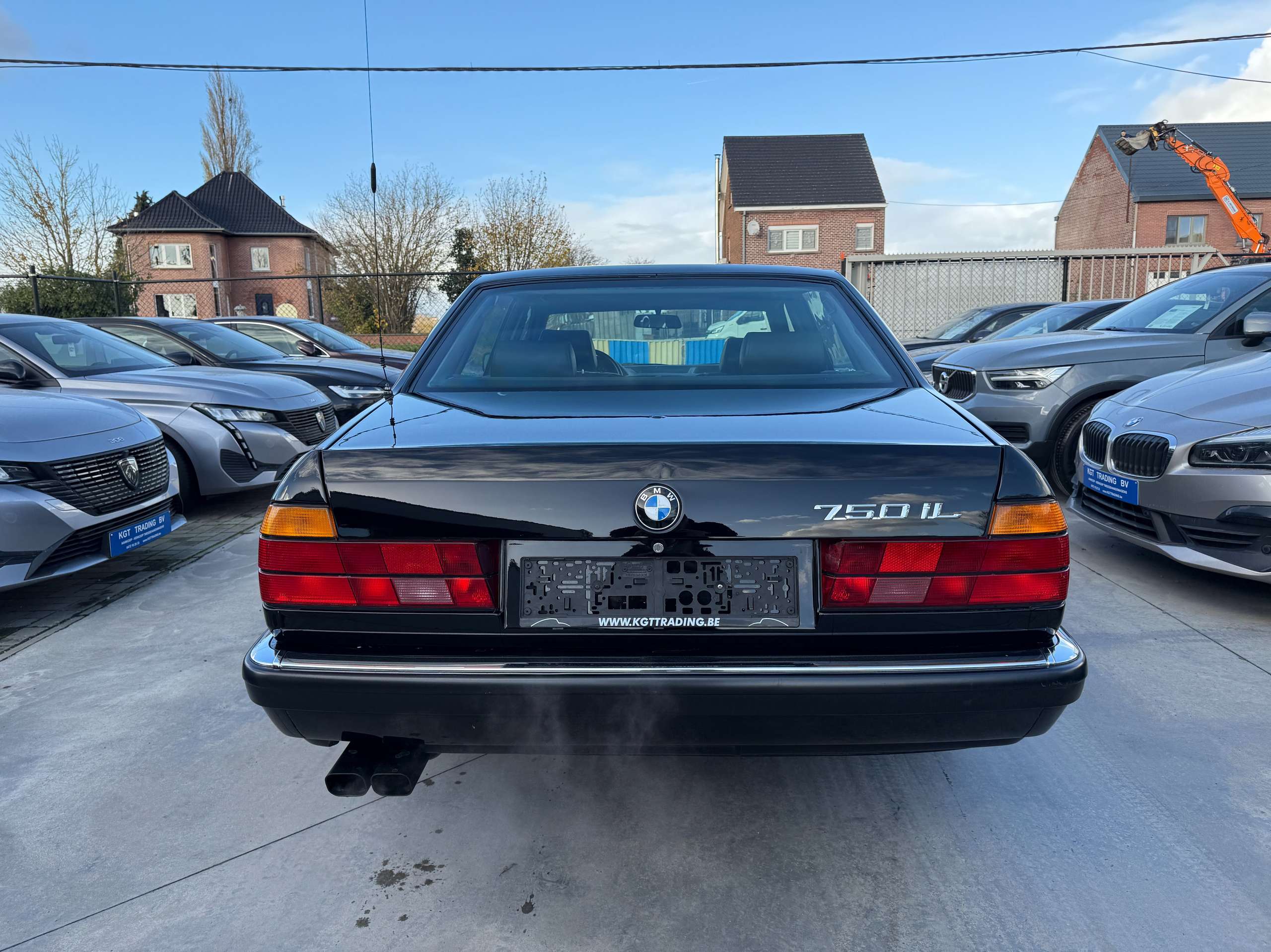 adbb8c4d-3f74-4996-8186-5c5e95e6450c6-bmw-750-il-oldtimer-b6-gepantserd-unieke-staatslimousine.jpg