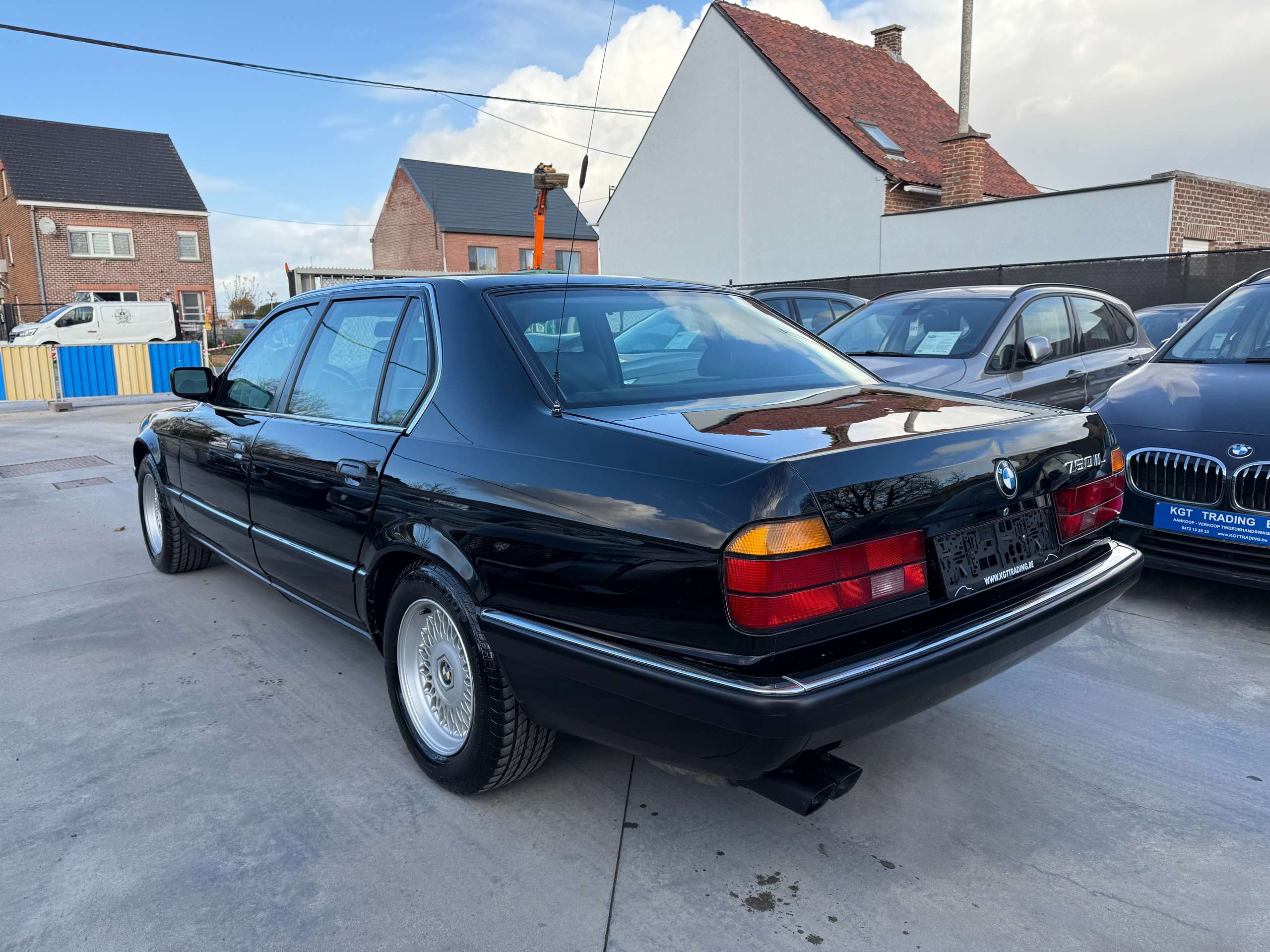 adbb8c4d-3f74-4996-8186-5c5e95e6450c7-bmw-750-il-oldtimer-b6-gepantserd-unieke-staatslimousine.jpg