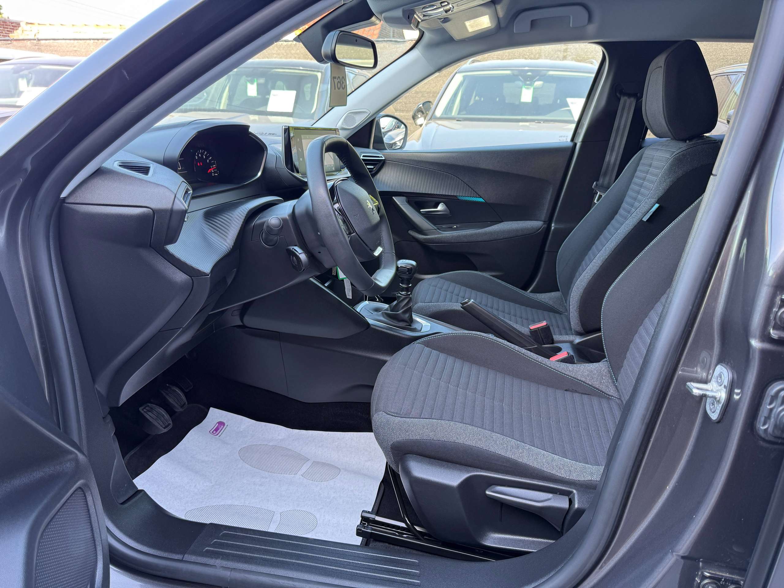 b8bd58fb-d71b-4690-b07b-7905ebe91ce910-peugeot-2008-1-2i-style-navigatie-camera-full-led-carplay-pdc-alu.jpg