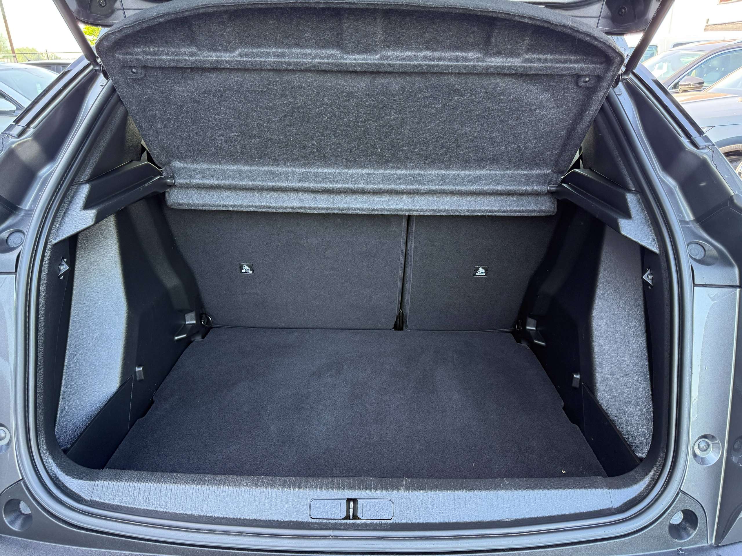 b8bd58fb-d71b-4690-b07b-7905ebe91ce915-peugeot-2008-1-2i-style-navigatie-camera-full-led-carplay-pdc-alu.jpg