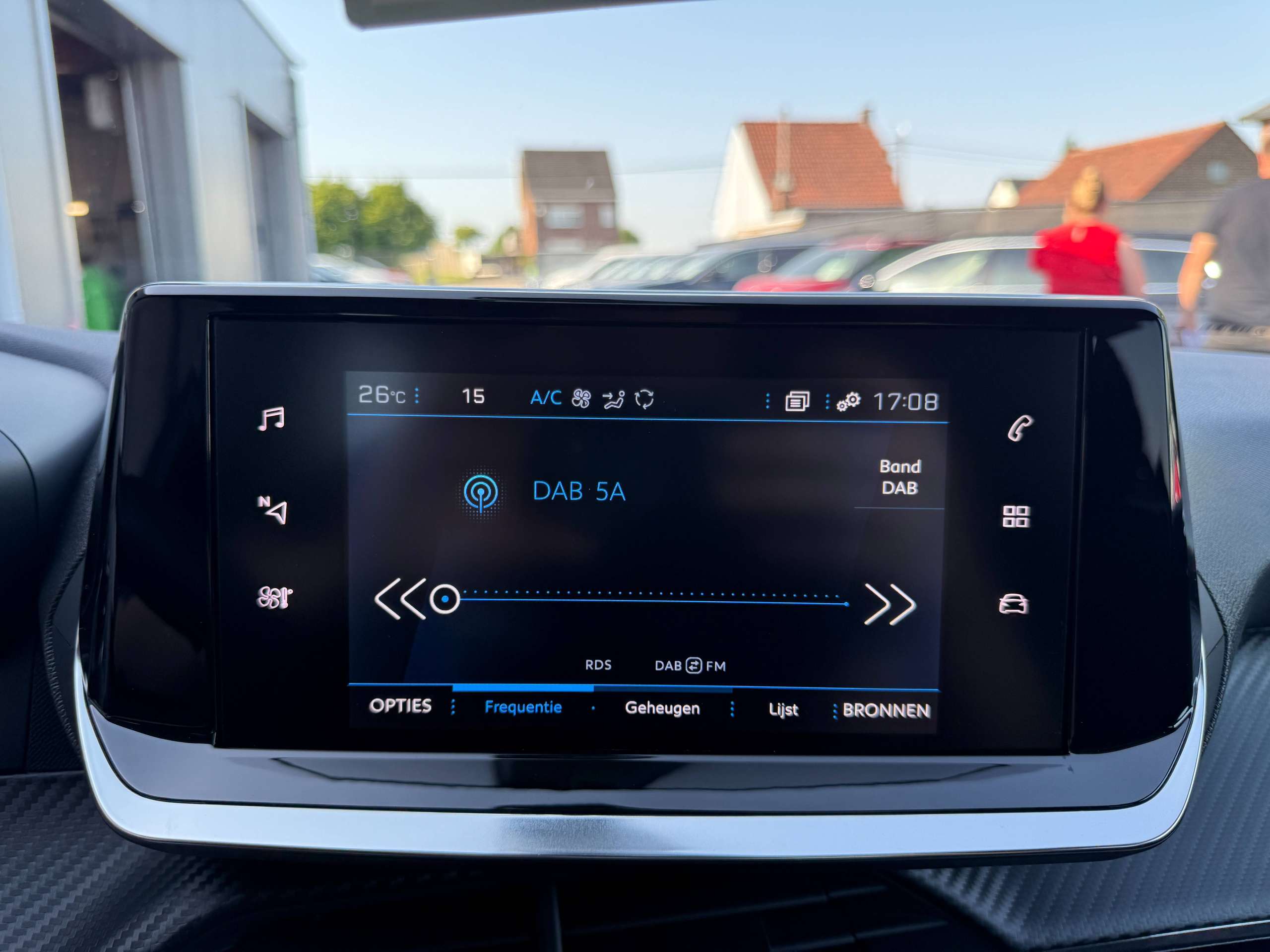 b8bd58fb-d71b-4690-b07b-7905ebe91ce919-peugeot-2008-1-2i-style-navigatie-camera-full-led-carplay-pdc-alu.jpg