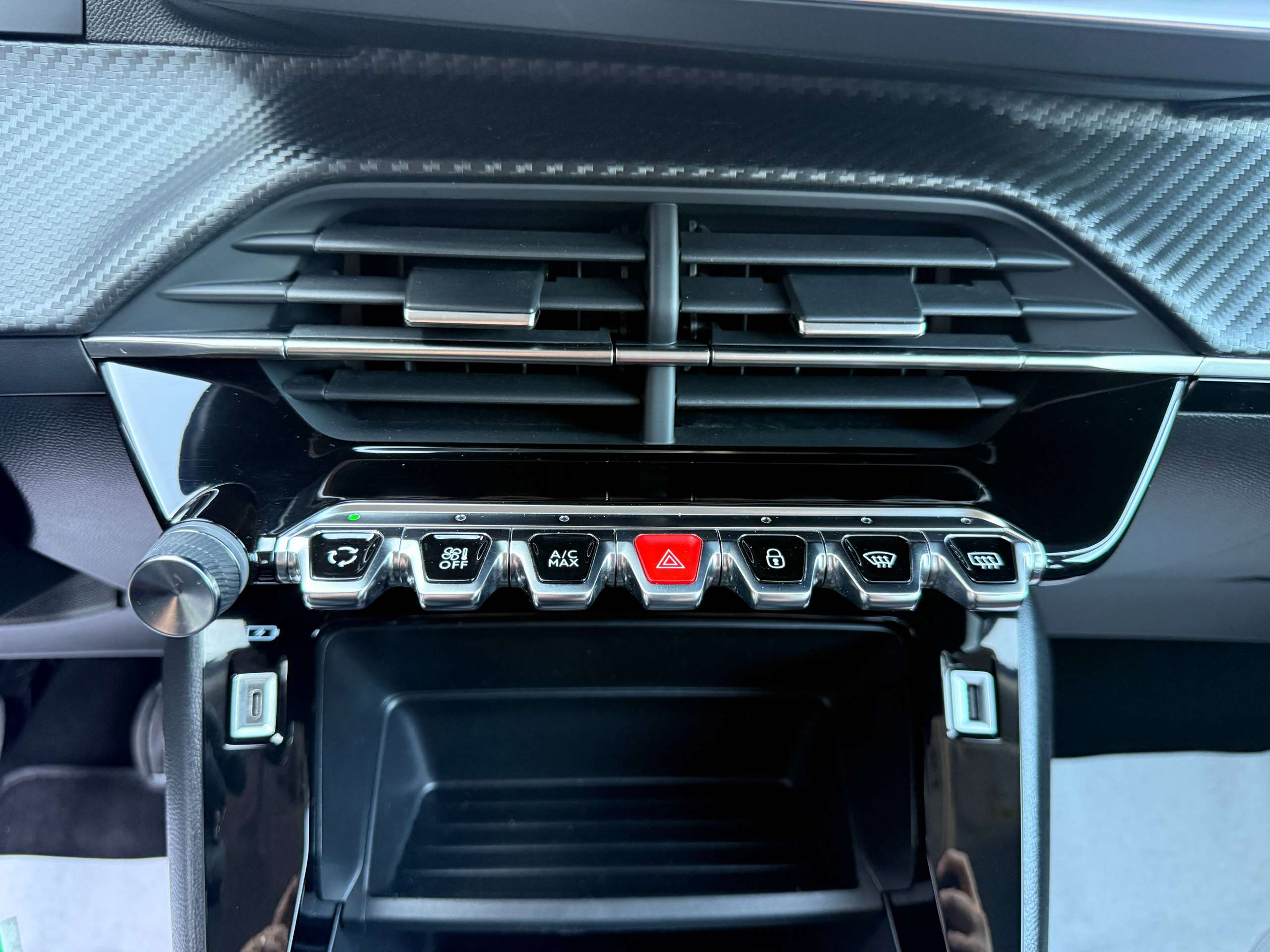 b8bd58fb-d71b-4690-b07b-7905ebe91ce923-peugeot-2008-1-2i-style-navigatie-camera-full-led-carplay-pdc-alu.jpg