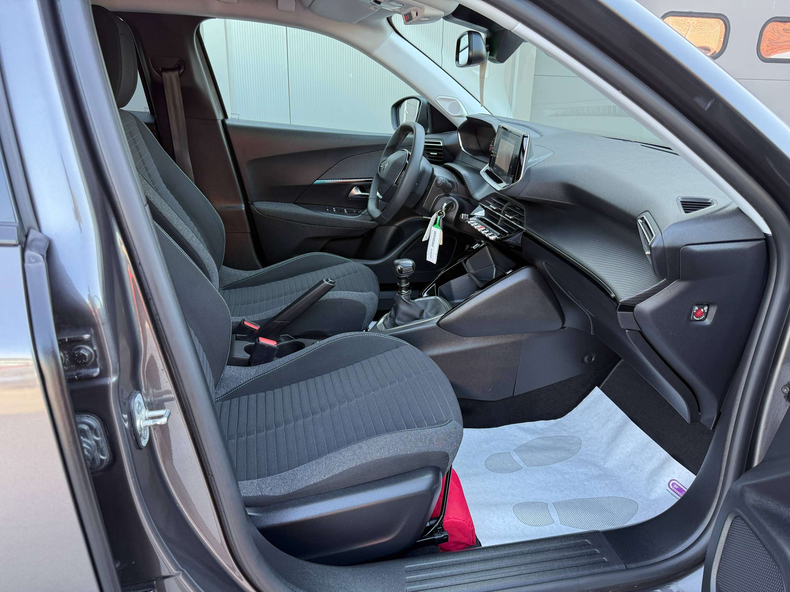 b8bd58fb-d71b-4690-b07b-7905ebe91ce926-peugeot-2008-1-2i-style-navigatie-camera-full-led-carplay-pdc-alu.jpg