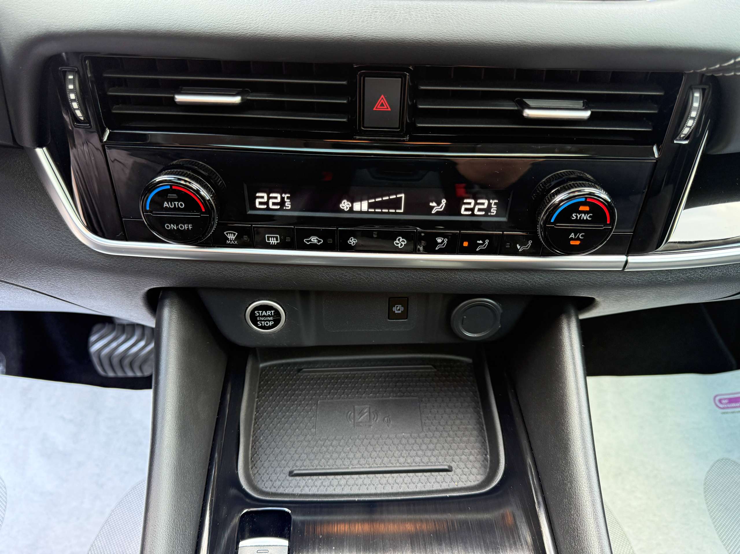 c0a87c58-b373-4c1b-8716-a2d356f3788821-nissan-qashqai-1-3-dig-t-mhev-automaat-navigatie-360-camera-pano-dak-full-led-carplay.jpg