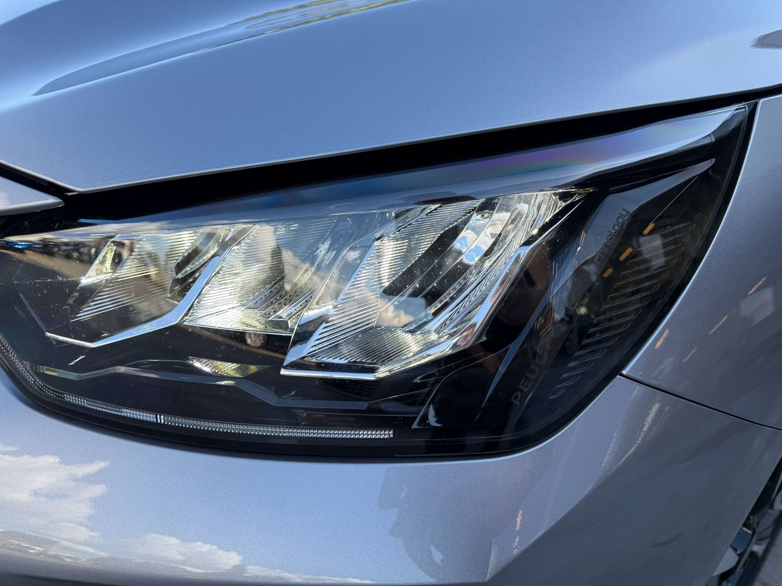 c2f18bf4-9091-4795-ae93-4387b2a1f1f511-peugeot-208-1-2i-turbo-360-camera-dode-hoek-navigatie-leder-full-led-carplay.jpg