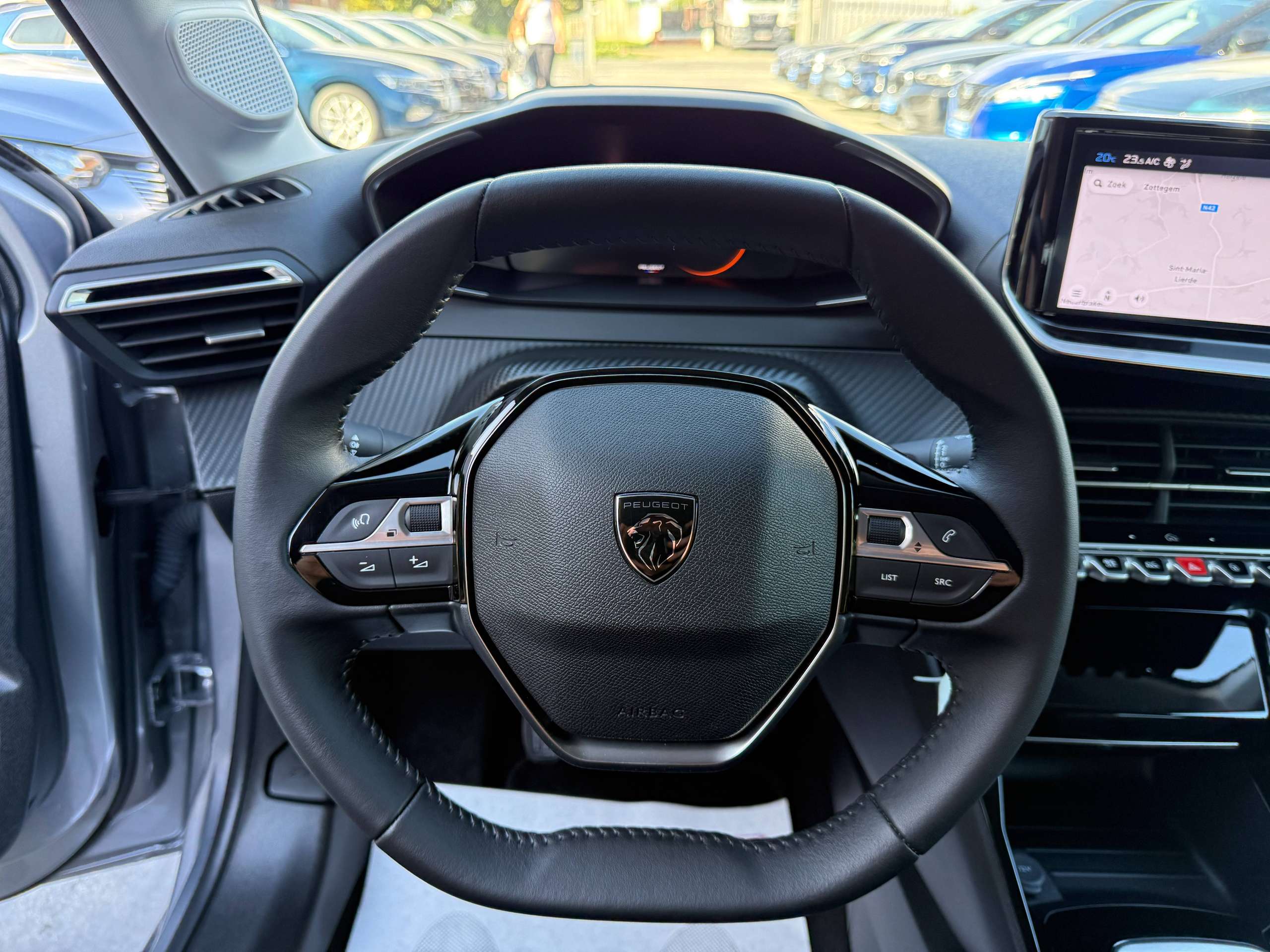 c2f18bf4-9091-4795-ae93-4387b2a1f1f518-peugeot-208-1-2i-turbo-360-camera-dode-hoek-navigatie-leder-full-led-carplay.jpg