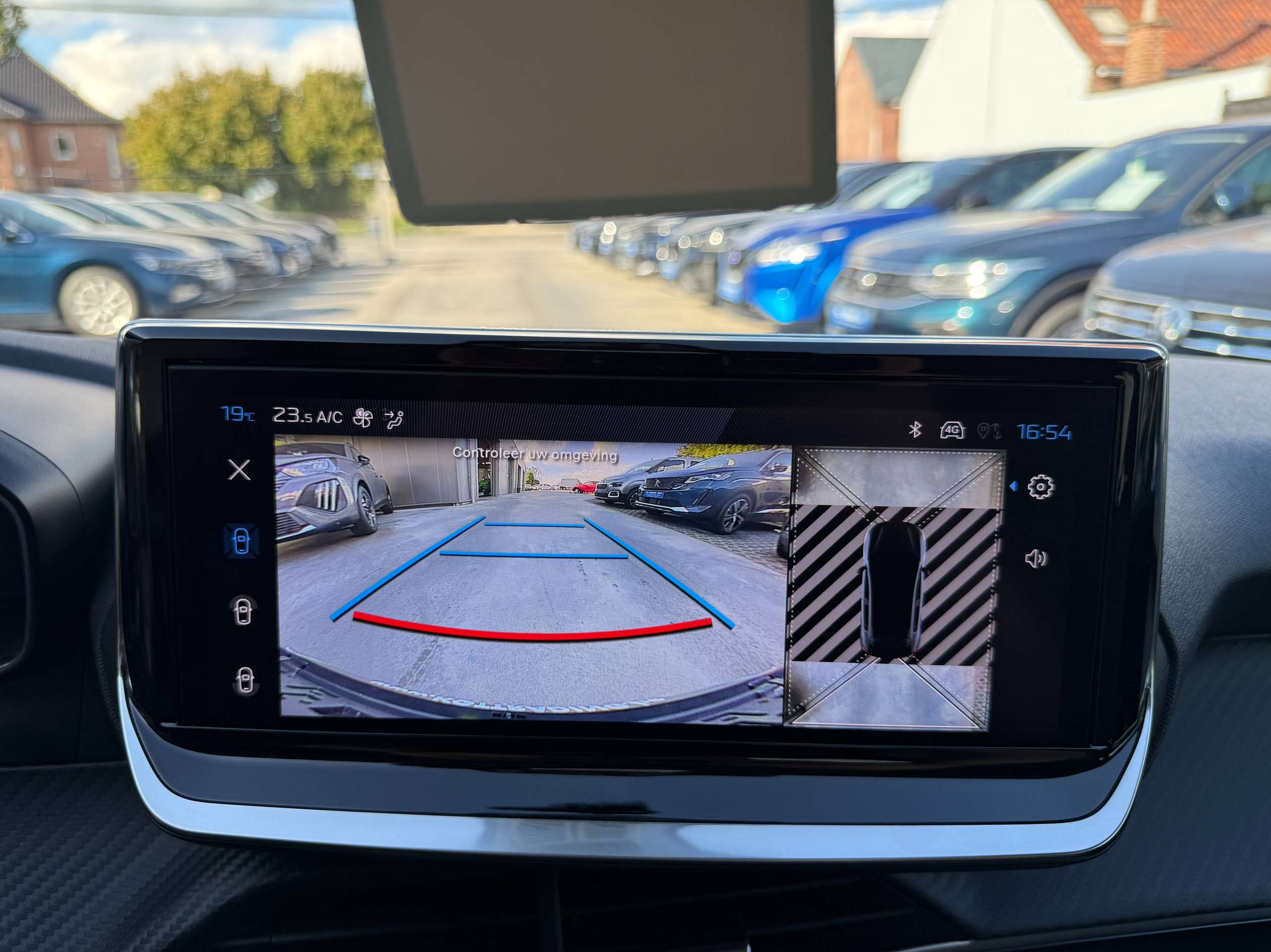 c2f18bf4-9091-4795-ae93-4387b2a1f1f522-peugeot-208-1-2i-turbo-360-camera-dode-hoek-navigatie-leder-full-led-carplay.jpg